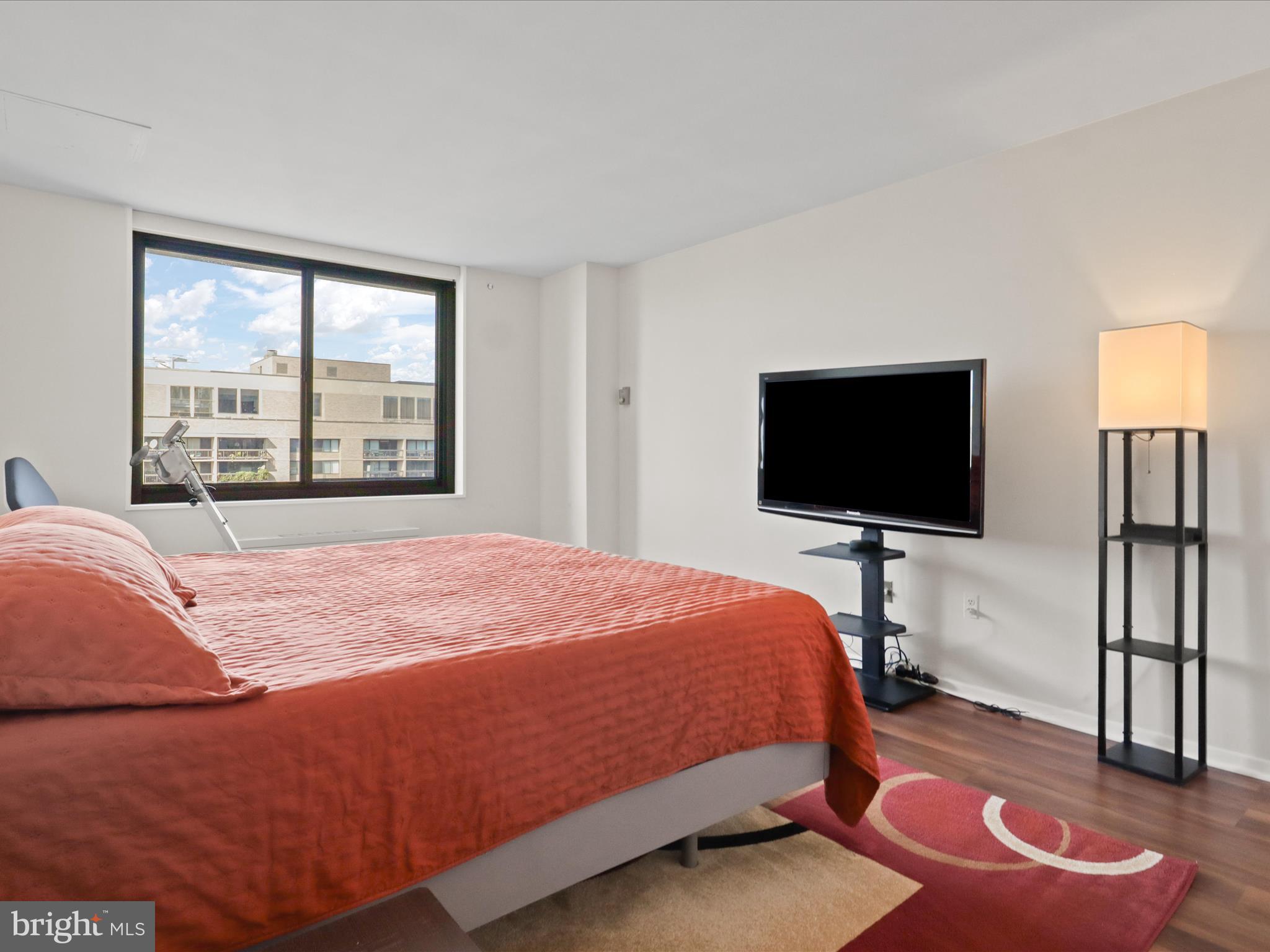 SKYLINE PLAZA - Residential