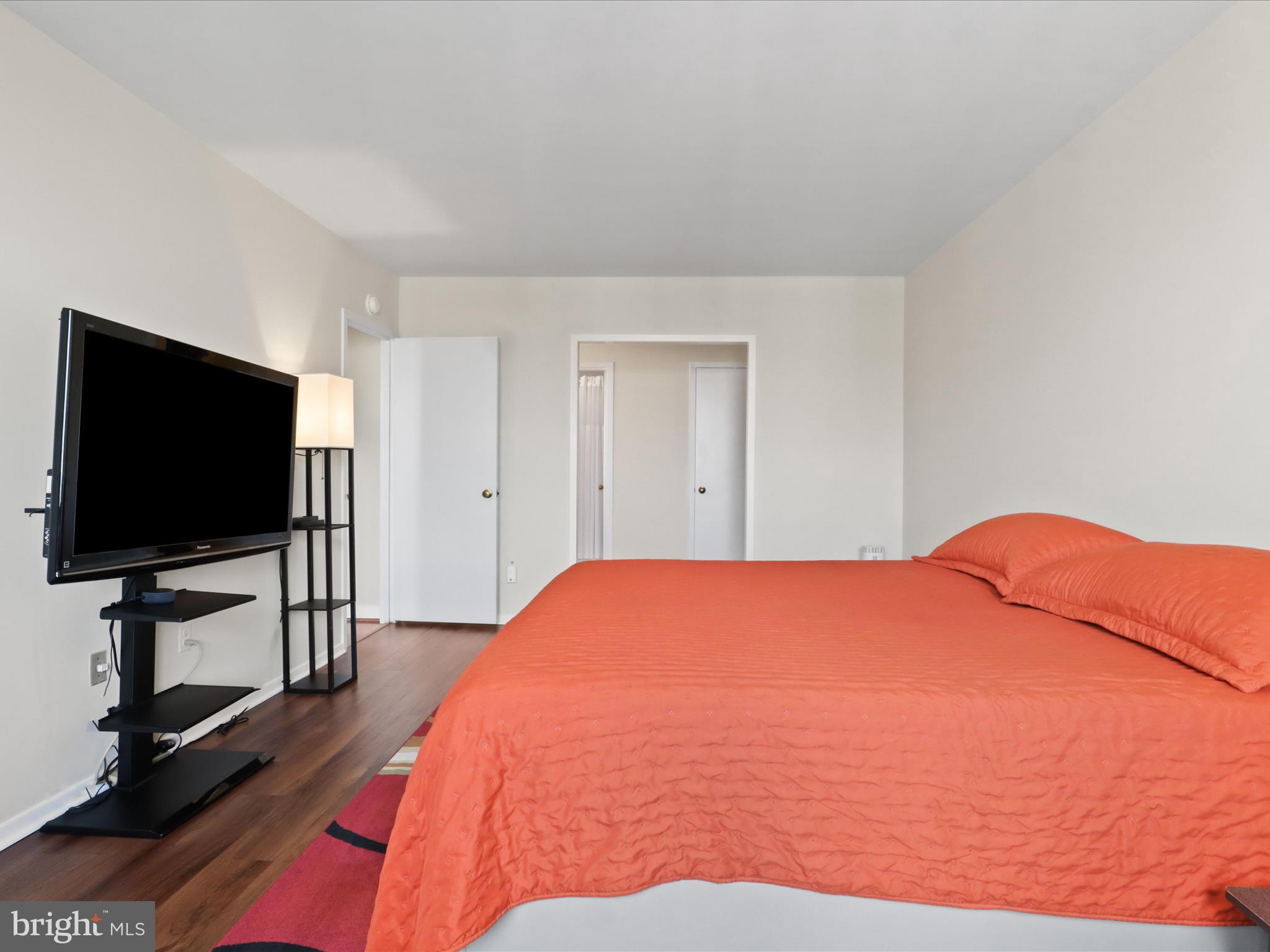 SKYLINE PLAZA - Residential