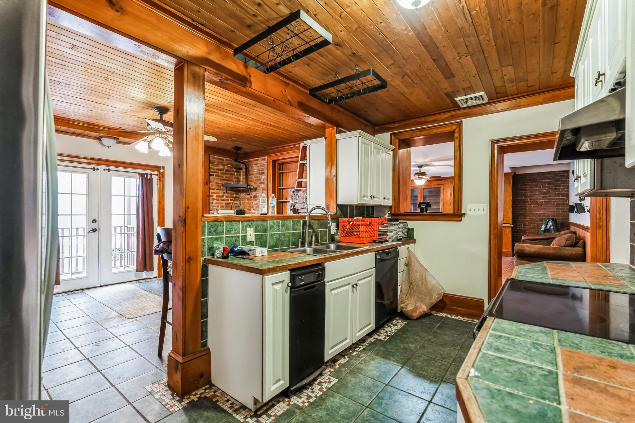 ROXBOROUGH - Residential