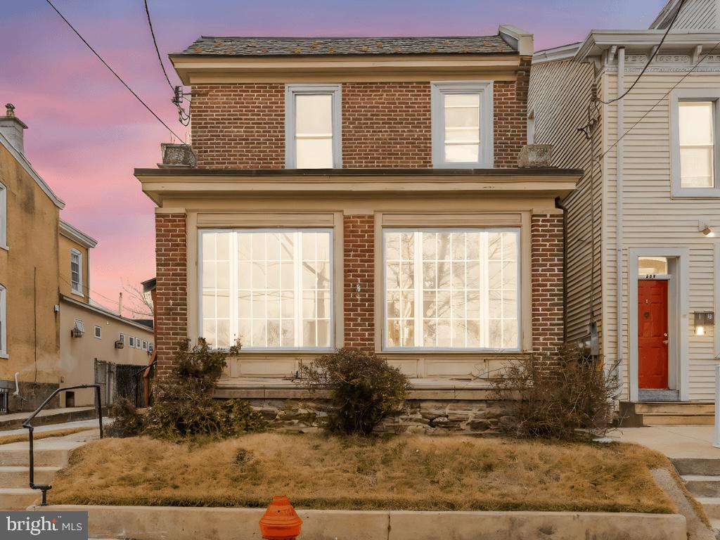 ROXBOROUGH - Residential