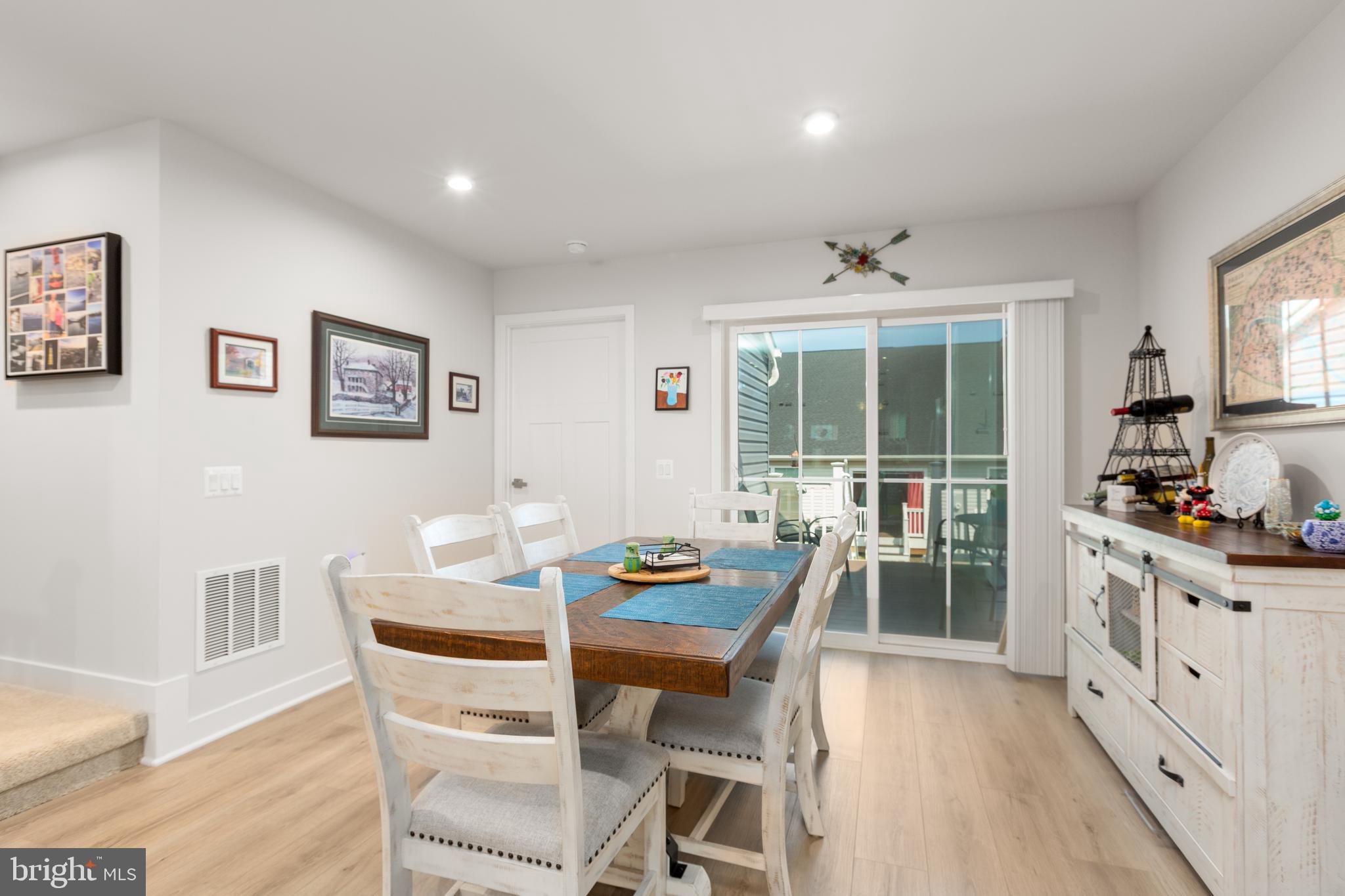 ALEXANDER'S CROSSING - Residential