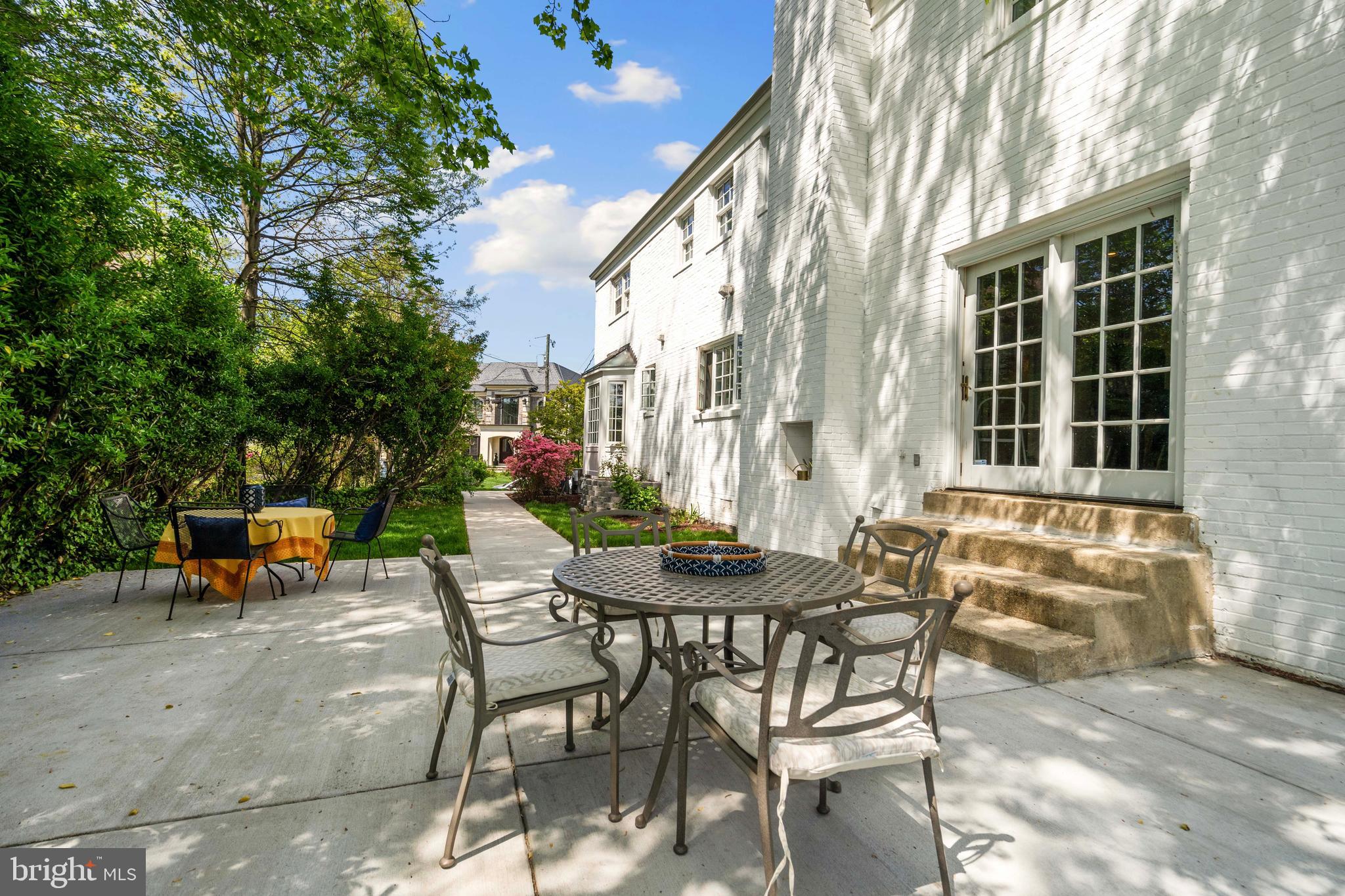 COUNTRY CLUB HILLS - Residential