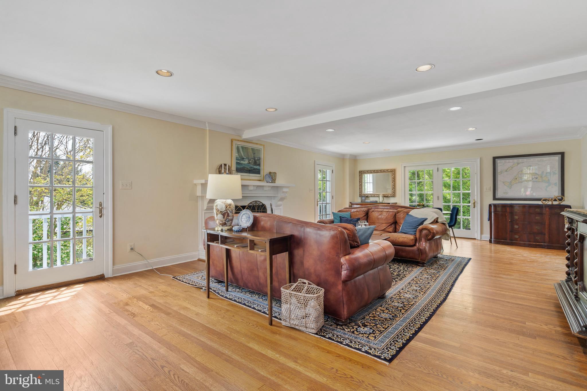 COUNTRY CLUB HILLS - Residential