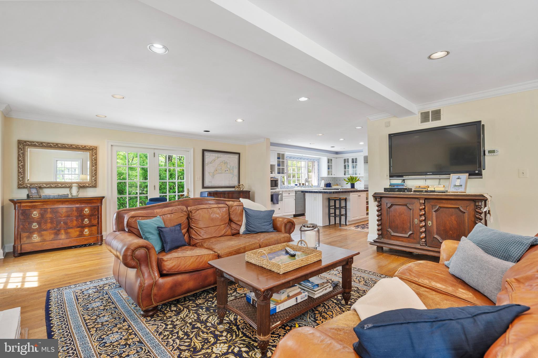 COUNTRY CLUB HILLS - Residential