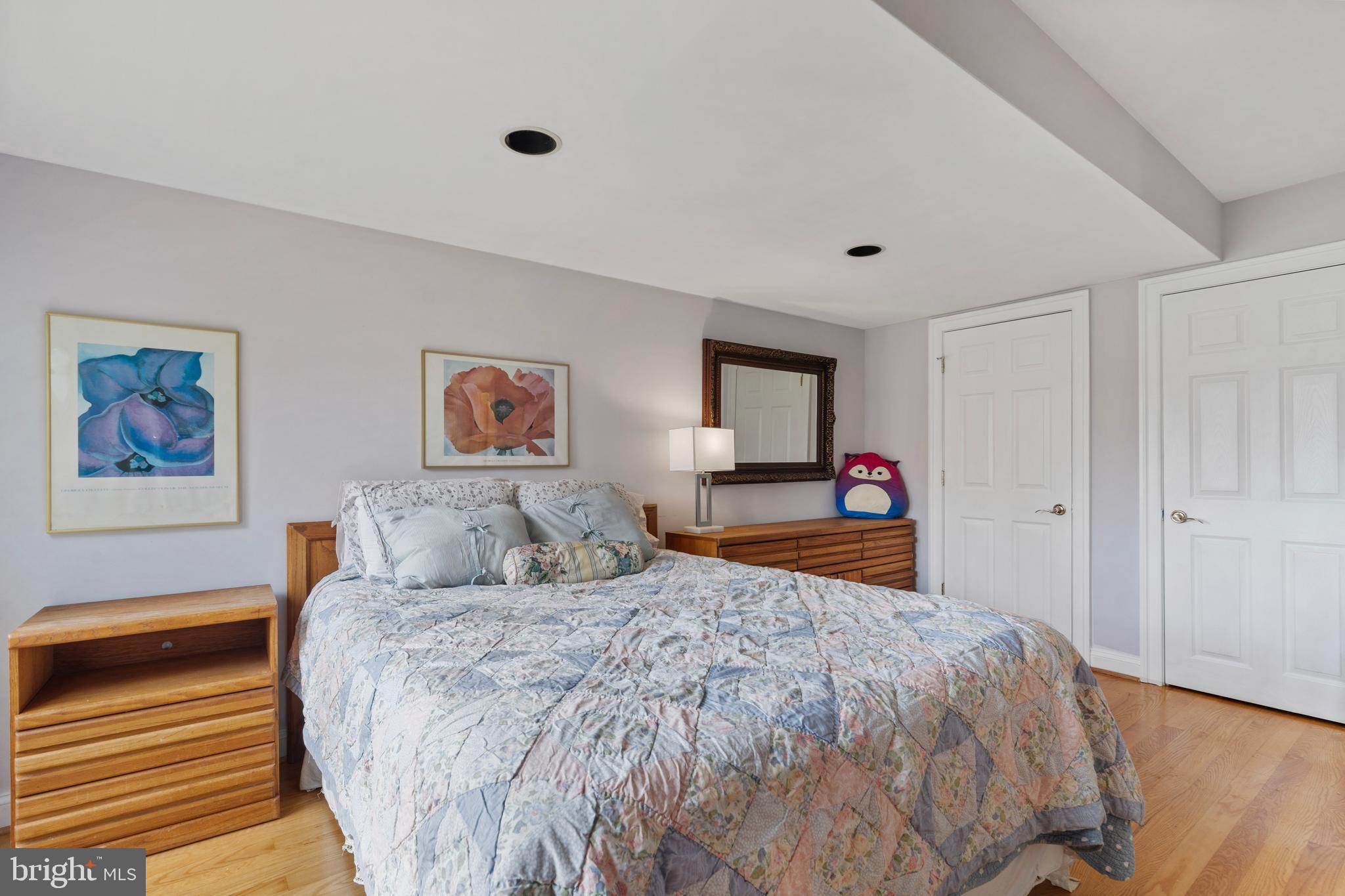 COUNTRY CLUB HILLS - Residential