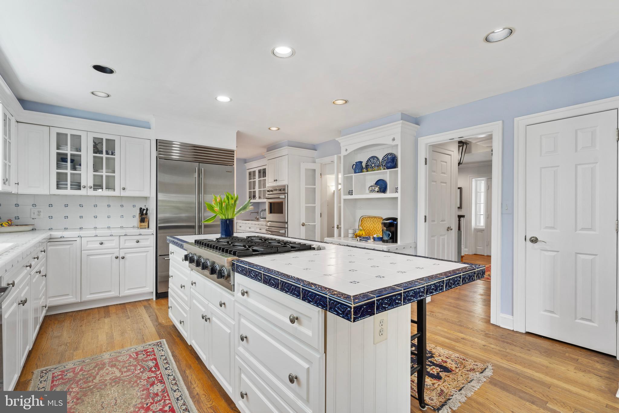 COUNTRY CLUB HILLS - Residential