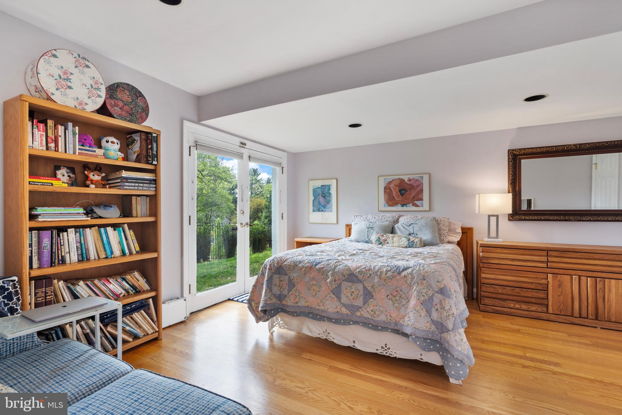 COUNTRY CLUB HILLS - Residential