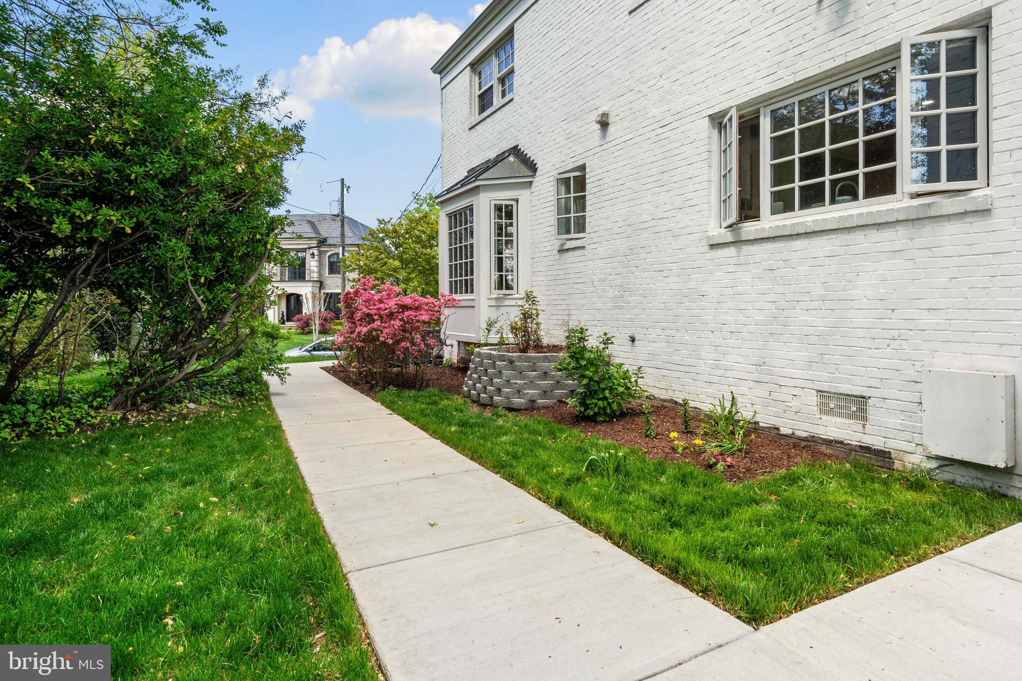 COUNTRY CLUB HILLS - Residential