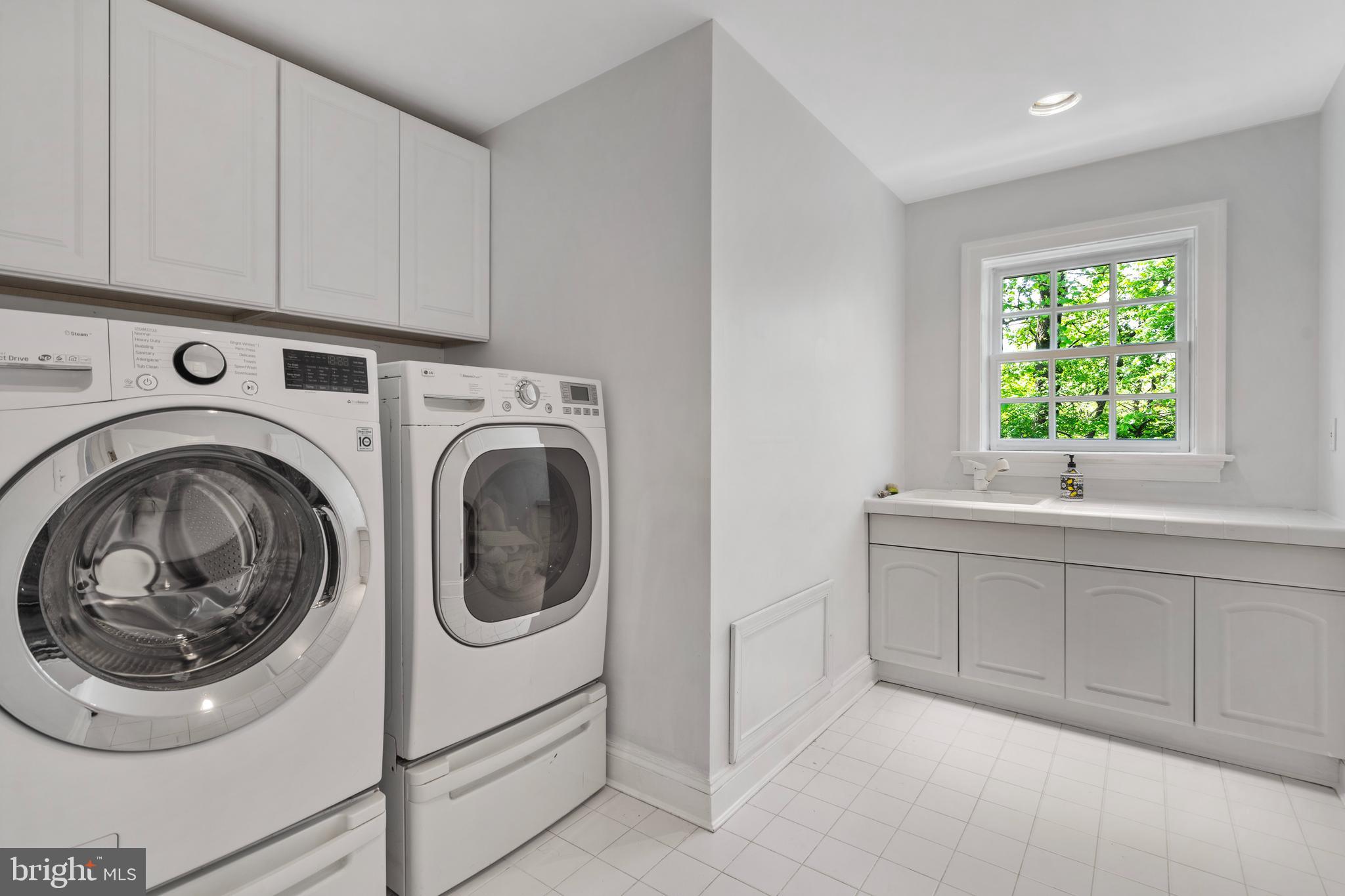 COUNTRY CLUB HILLS - Residential