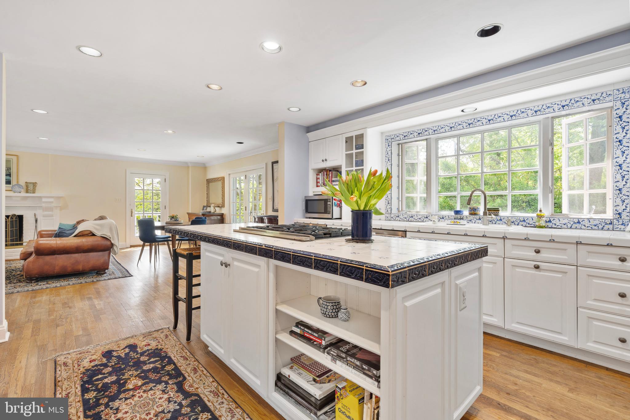 COUNTRY CLUB HILLS - Residential