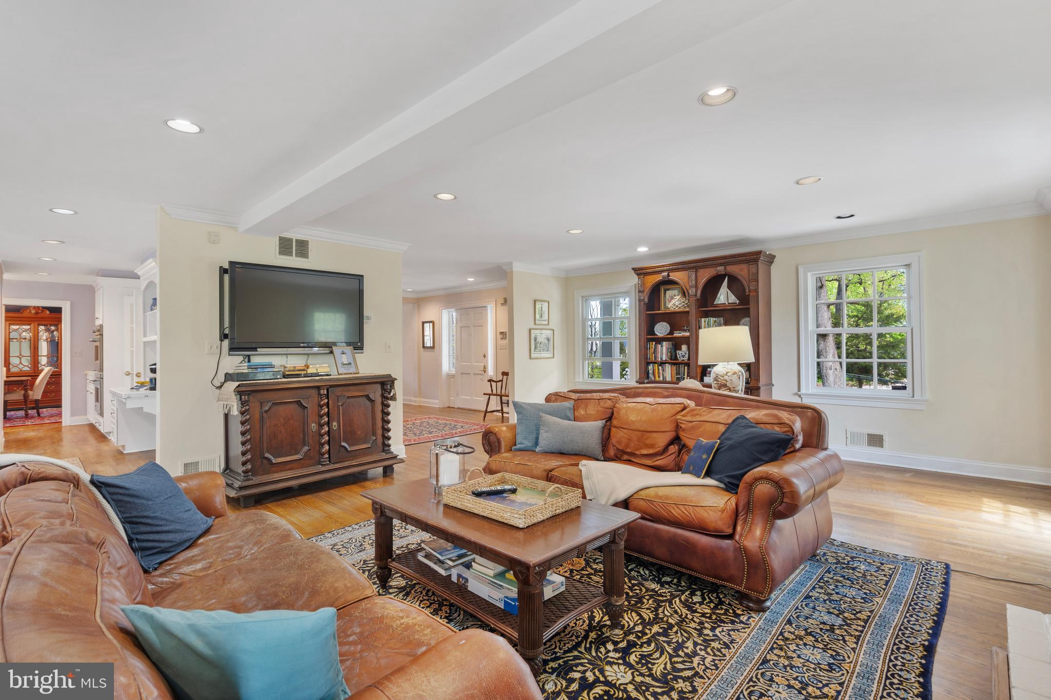 COUNTRY CLUB HILLS - Residential