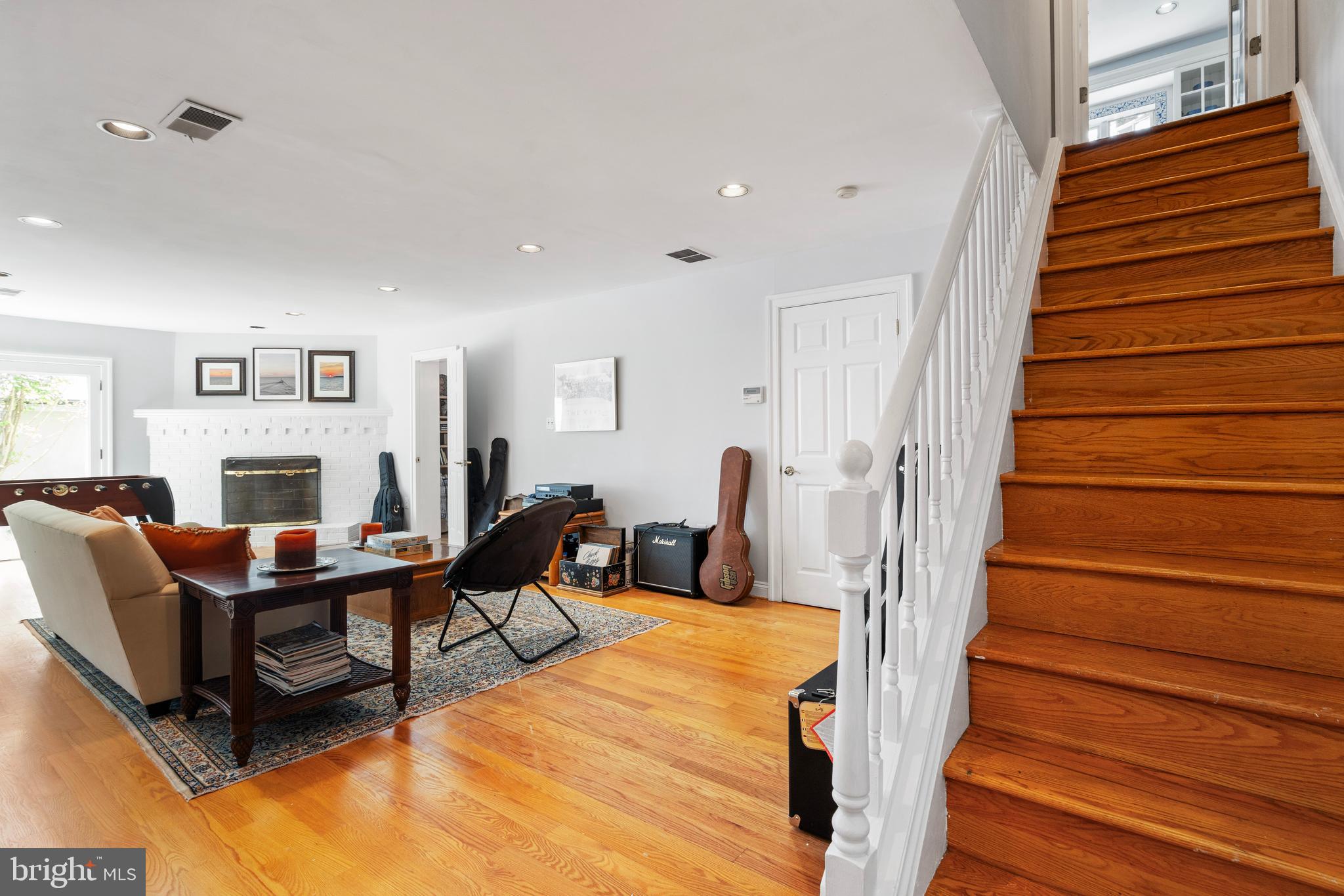 COUNTRY CLUB HILLS - Residential