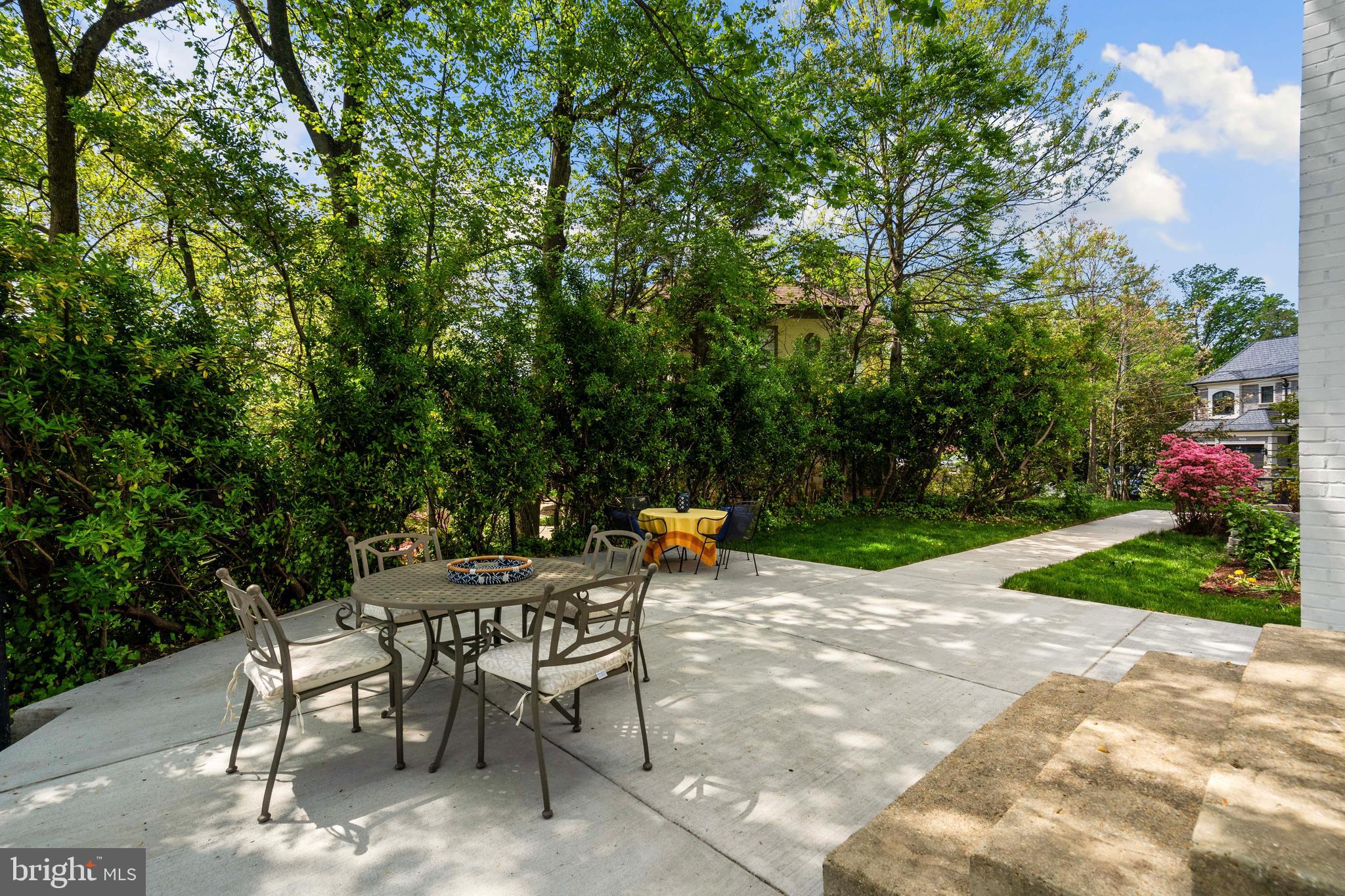 COUNTRY CLUB HILLS - Residential