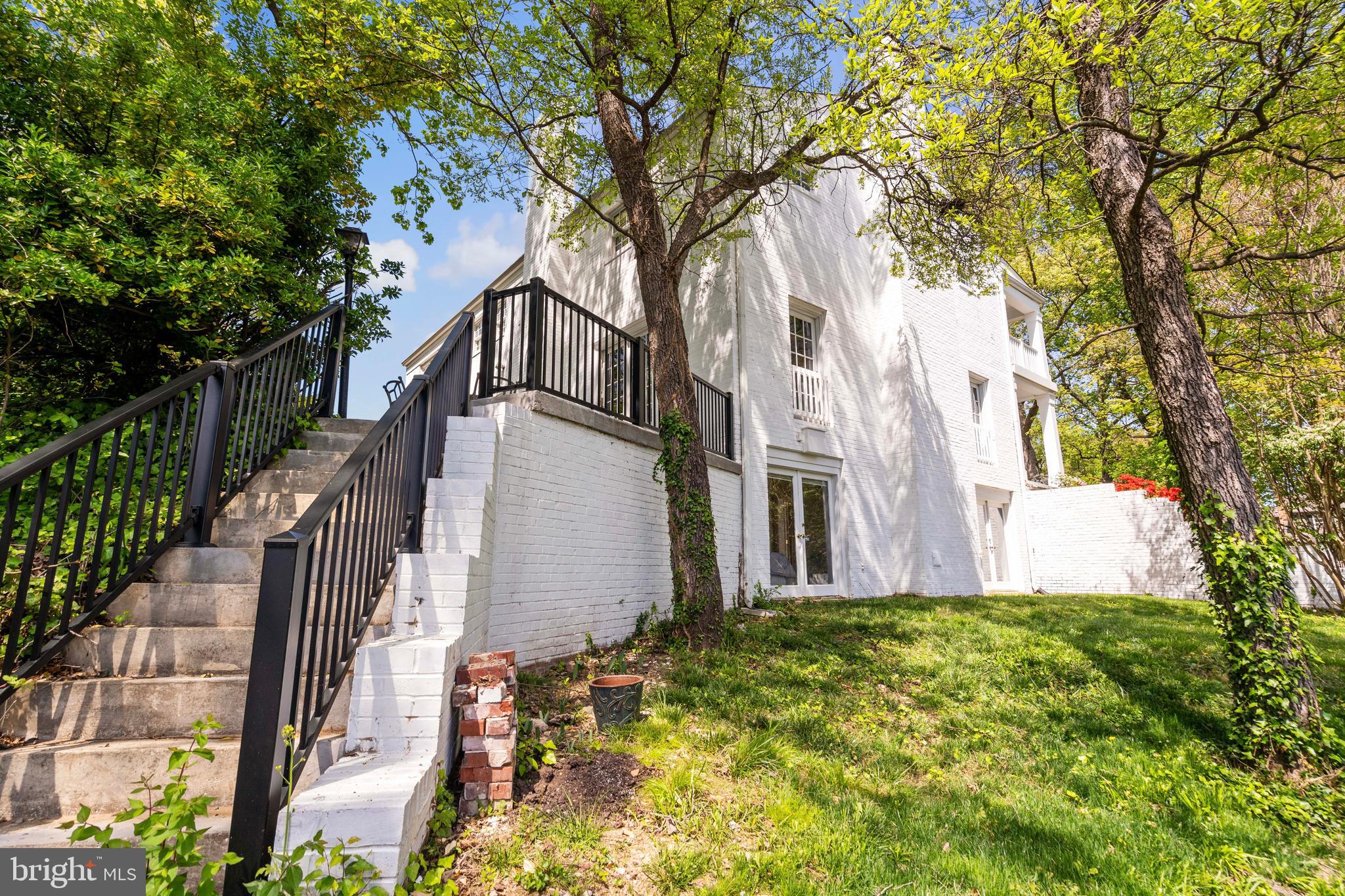 COUNTRY CLUB HILLS - Residential