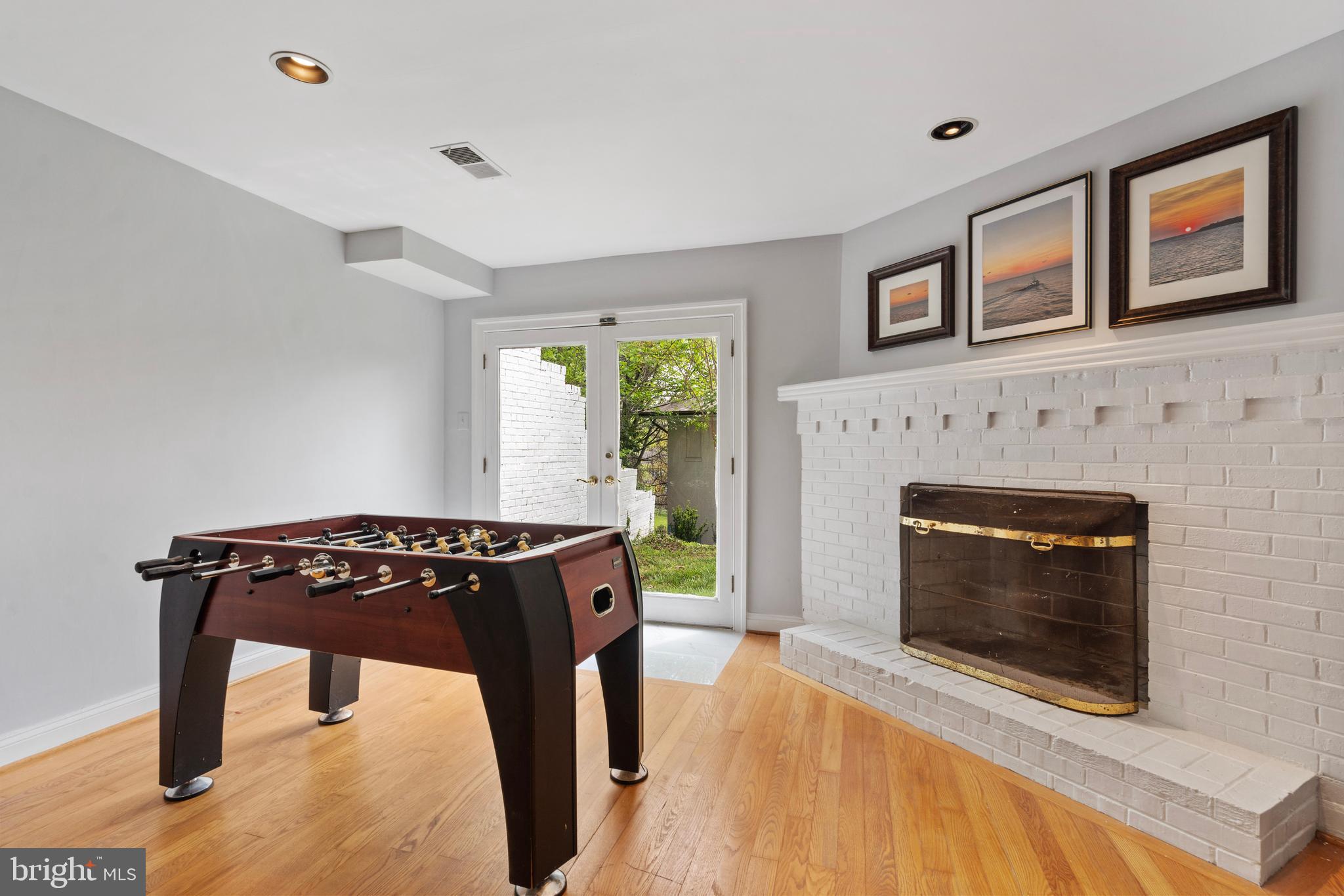 COUNTRY CLUB HILLS - Residential