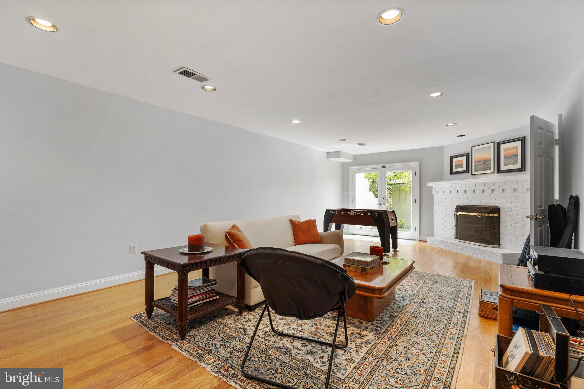 COUNTRY CLUB HILLS - Residential