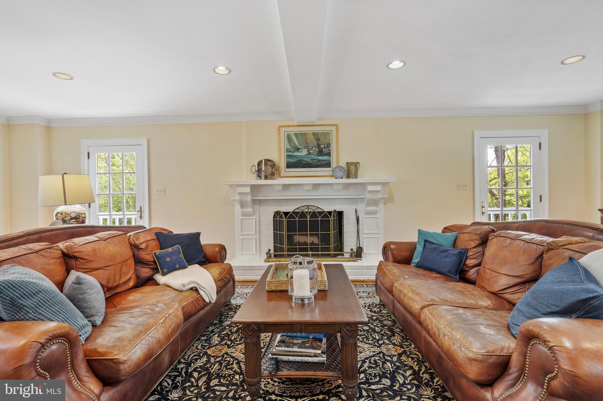 COUNTRY CLUB HILLS - Residential