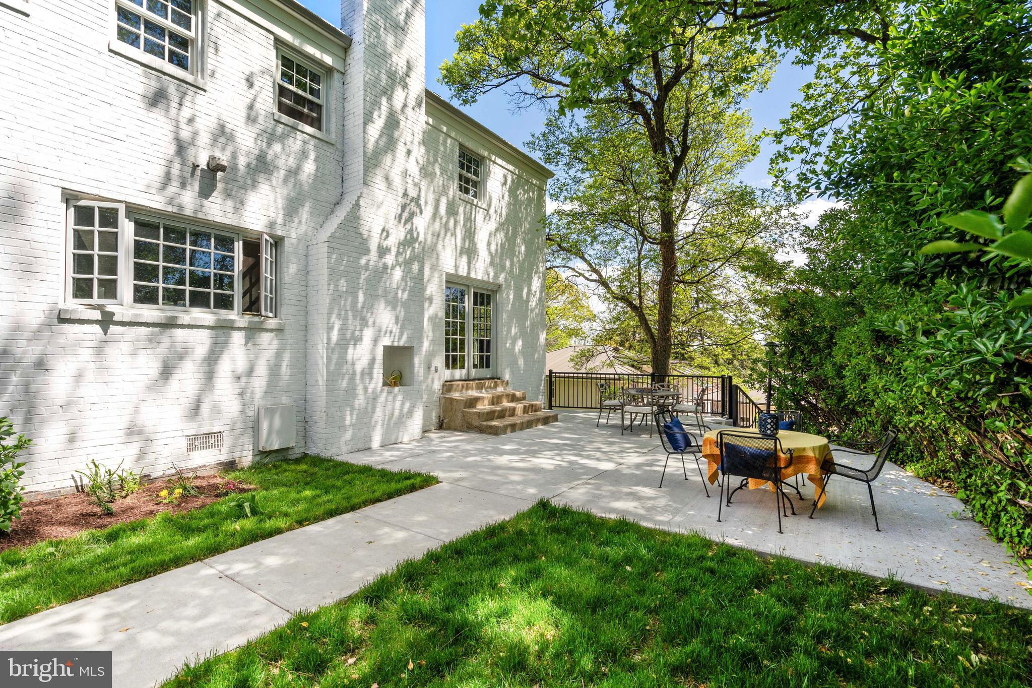 COUNTRY CLUB HILLS - Residential