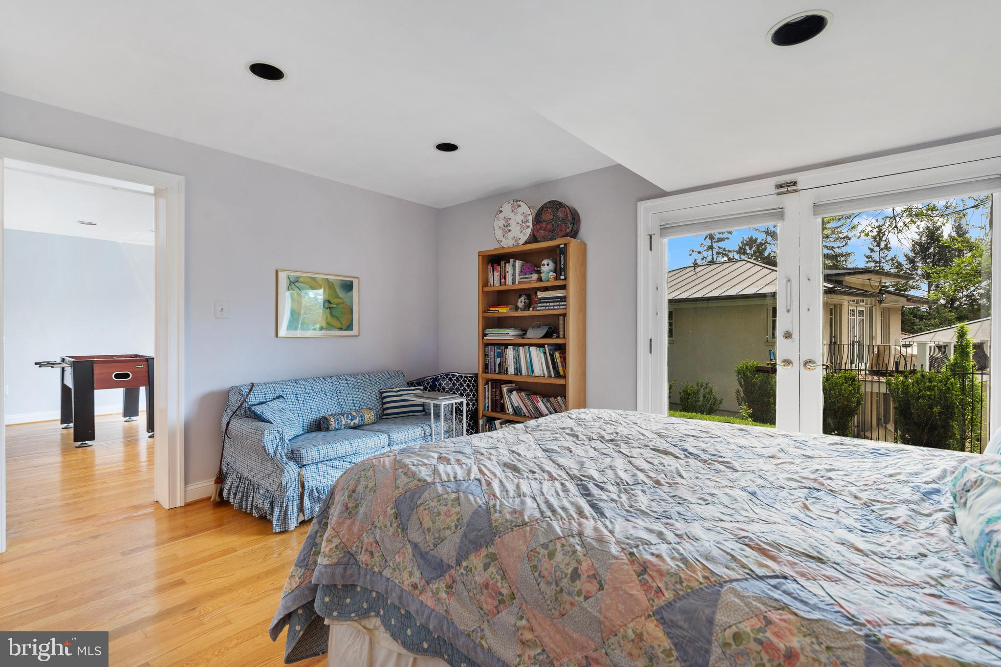 COUNTRY CLUB HILLS - Residential