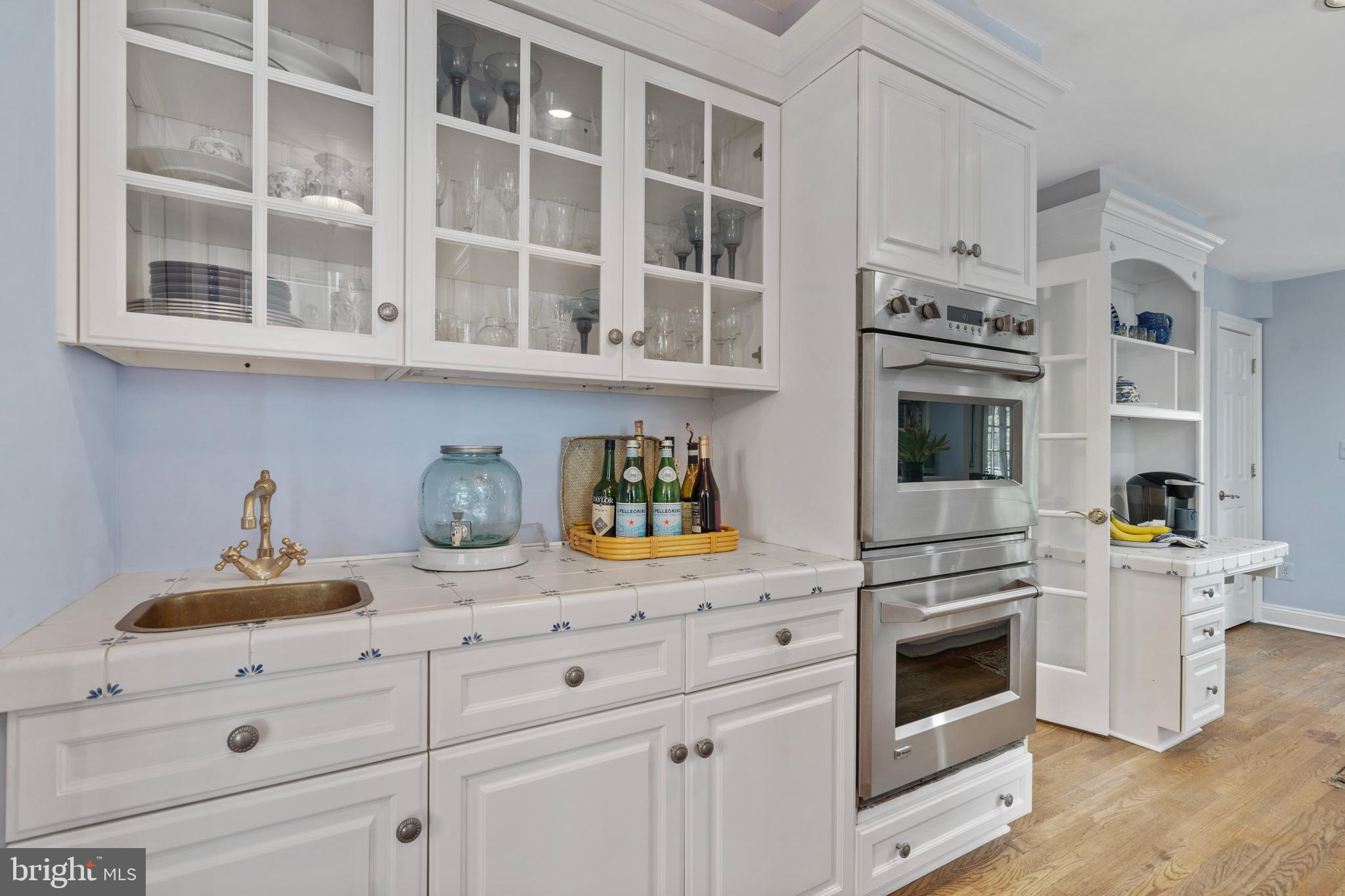 COUNTRY CLUB HILLS - Residential