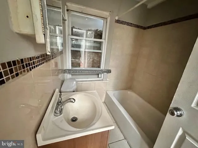 Baltimore, Maryland 21230, United States, 3 Bedrooms Bedrooms, ,1 BathroomBathrooms,Residential,Active,97288