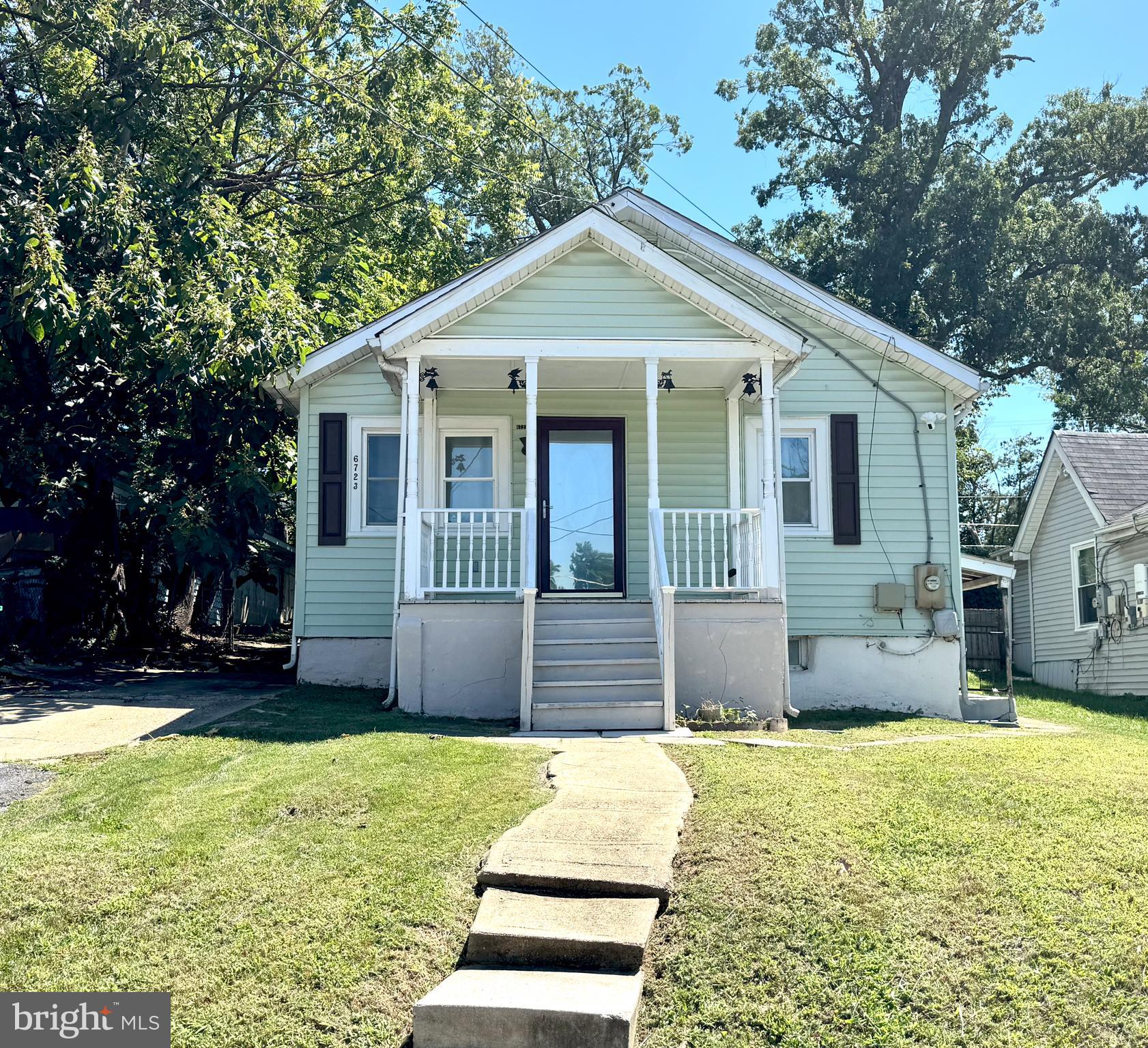 Charming 3 BR/1 BA Single-Family Home in Capitol Heights! This home features hardwood floors and neutral-toned walls throughout. The bright living area is enhanced by skylights, while ceiling fans provide added comfort—one in the kitchen and others in two of the bedrooms. The kitchen and dining combo includes a breakfast bar, modern countertops, ample cabinetry, and stainless steel appliances. Three well-sized bedrooms are available, with a full bathroom conveniently located in the hallway. A washer and dryer are also included in the unit!
Local Attractions:
- FedExField: Home of the Washington Commanders NFL team and a venue for major concerts and events.
- Prince George’s Sports & Learning Complex: A state-of-the-art athletic facility with tracks, swimming, fitness areas, and sports programs.
- Walker Mill Regional Park: A large community park with trails, sports fields, picnic areas, and playgrounds.
- National Harbor: A waterfront destination with shopping, dining, entertainment, and the Capital Wheel.
- Smithsonian National Zoo (Washington, DC): A nearby zoo featuring a wide variety of animals, exhibits, and educational programs.
Nearby Major Highways:
- Interstate 495 (I-495 / Capital Beltway) - The main highway encircling Washington, DC, connecting Maryland and Virginia.
- U.S. Route 50 (John Hanson Highway) - An east-west route providing direct access to Washington, DC, and Annapolis.
Sorry, no pets.
Application Qualifications: Minimum monthly income 3 times the tenant’s portion of the monthly rent, acceptable rental history, acceptable credit history and acceptable criminal history. More specific information provided with the application.
All Bay Management Group residents are automatically enrolled in the Resident Benefits Package (RBP) for $39.95/month, which includes renters insurance, credit building to help boost your credit score with timely rent payments, $1M Identity Protection, HVAC air filter delivery (for applicable properties), move-in concierge service making utility connection and home service setup a breeze during your move-in, our best-in-class resident rewards program, and much more! The Resident Benefits Package is a voluntary program and may be terminated at any time, for any reason, upon thirty (30) days’ written notice. Tenants that do not upload their own renters insurance to the Tenant portal 5 days prior to move in will be automatically included in the RBP and the renters insurance program. More details upon application.