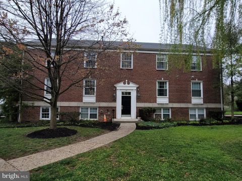 Condo For Sale - 319 Homeland Southway #2B<br/> BALTIMORE, MD 21212