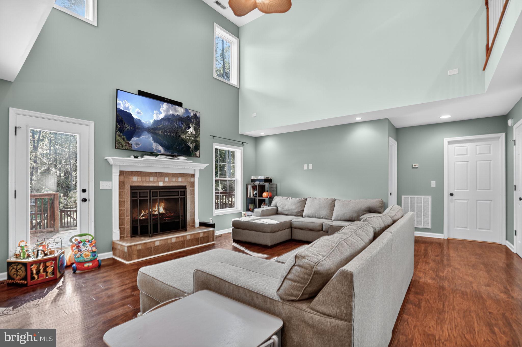 CAPTAIN'S COVE - Residential