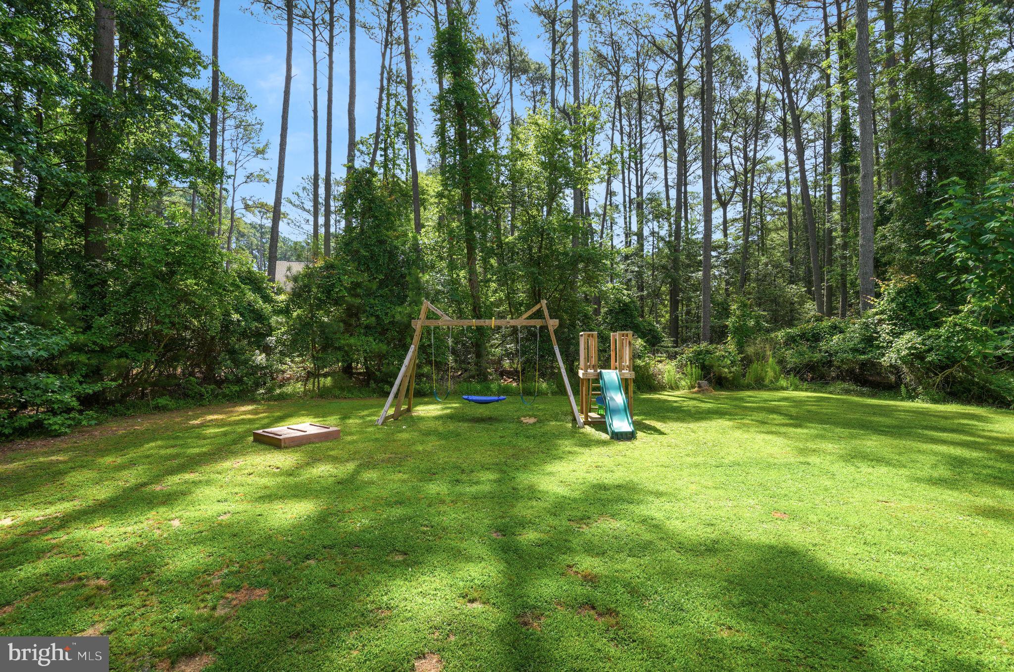 CAPTAIN'S COVE - Residential