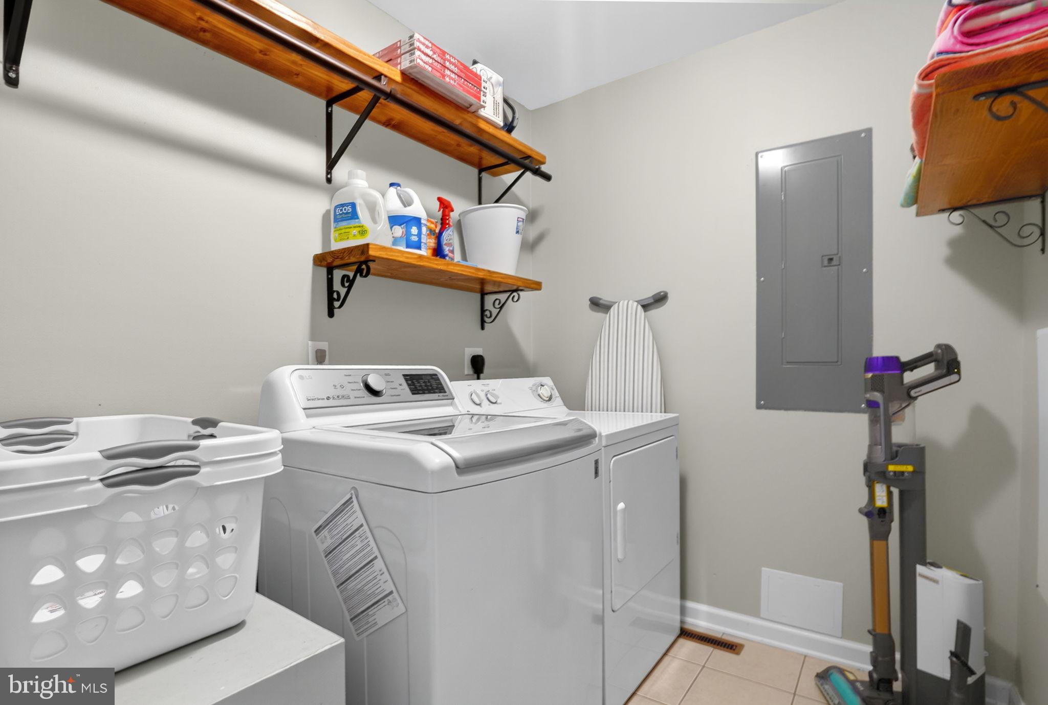 CAPTAIN'S COVE - Residential