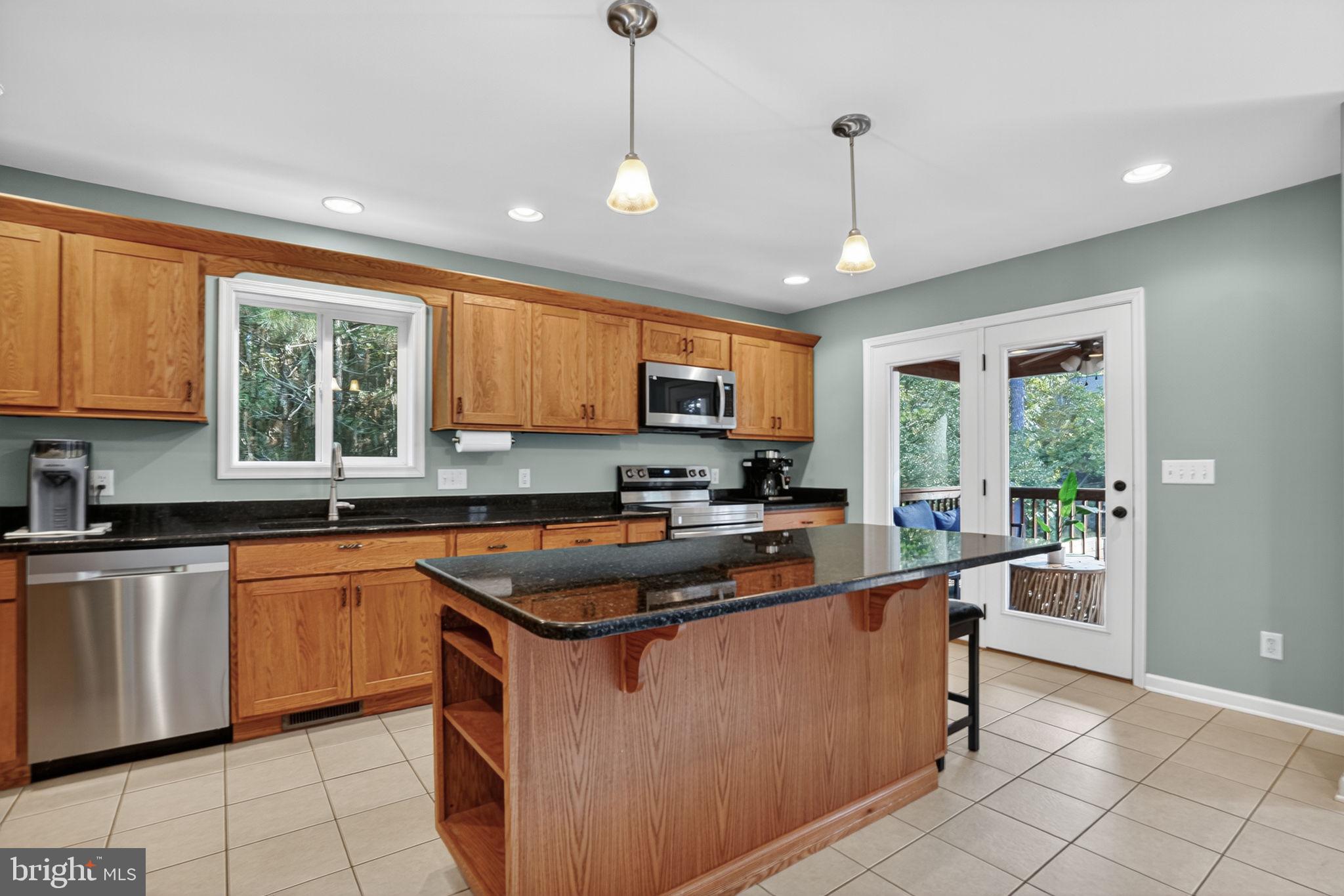 CAPTAIN'S COVE - Residential