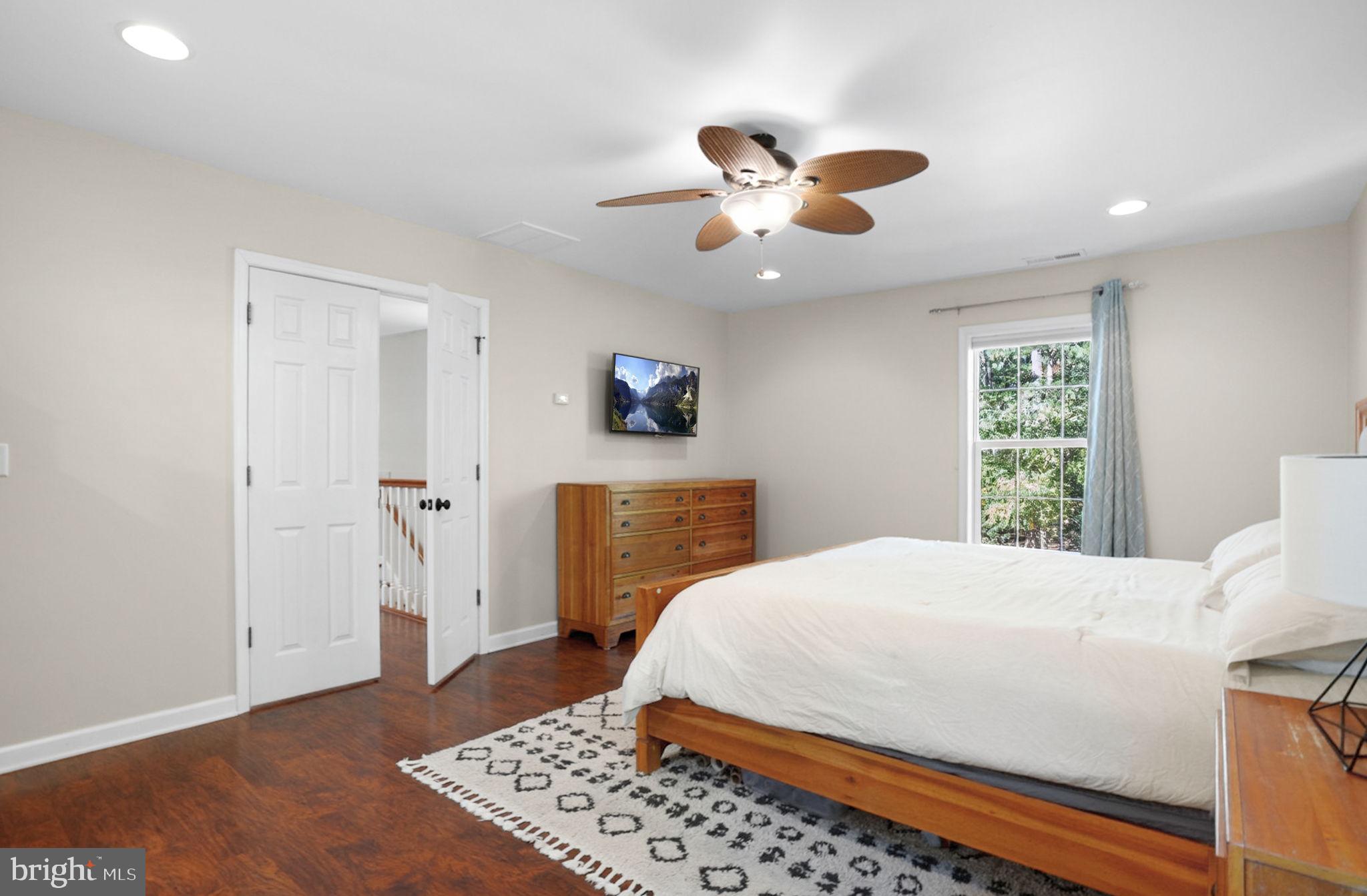 CAPTAIN'S COVE - Residential