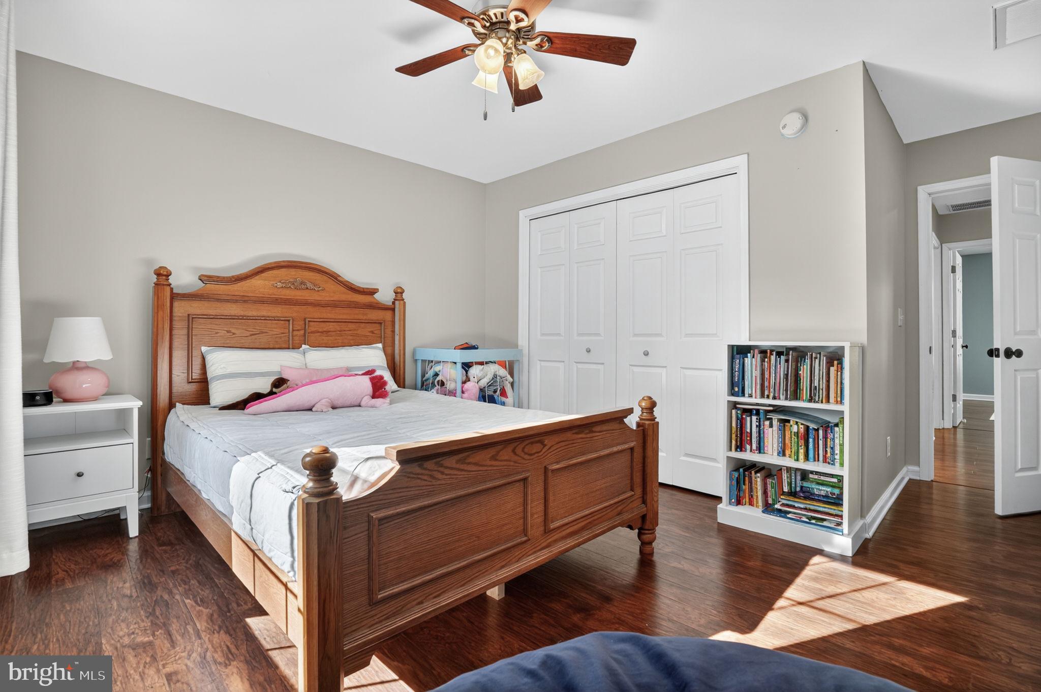 CAPTAIN'S COVE - Residential