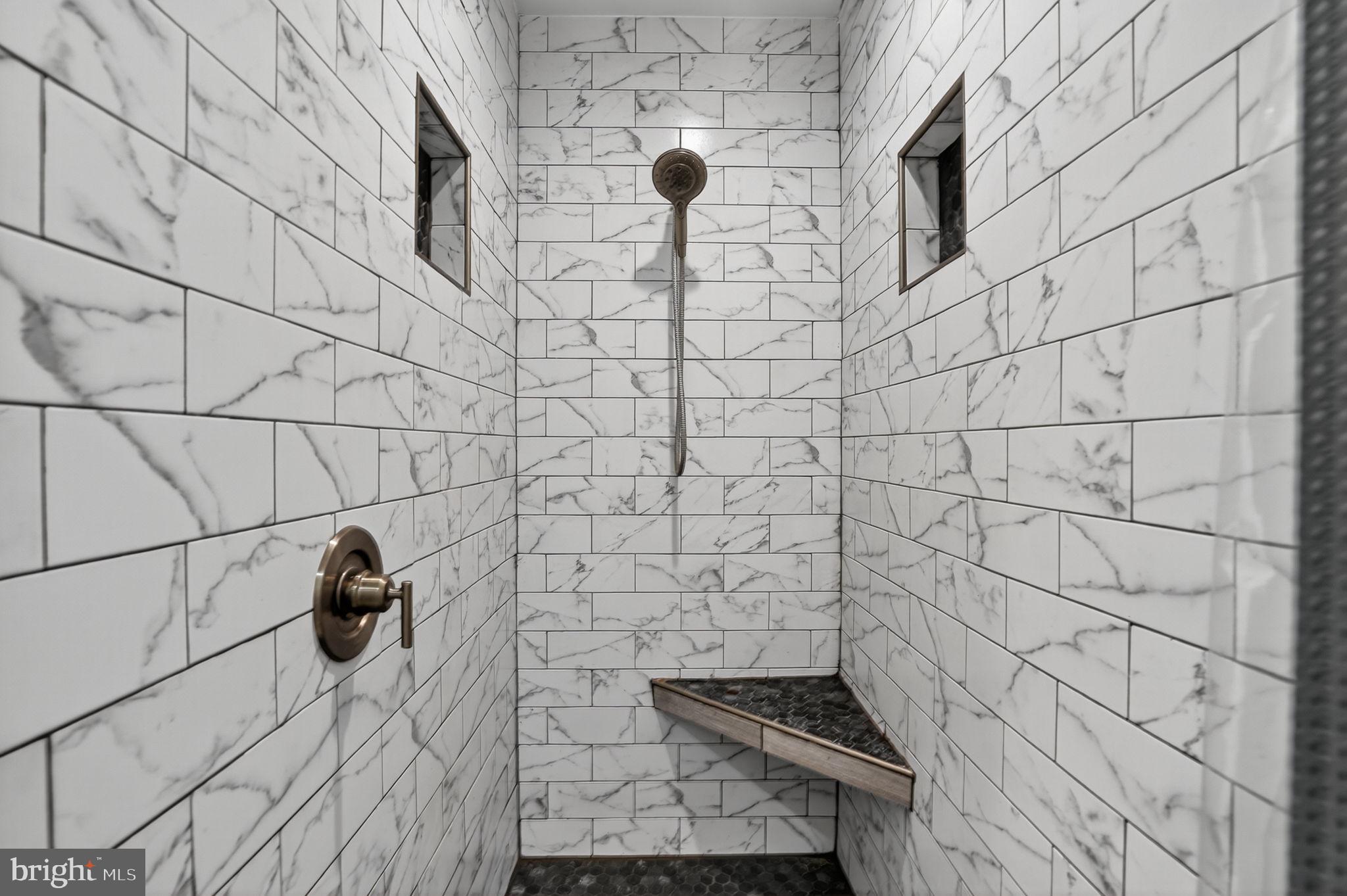 CAPTAIN'S COVE - Residential