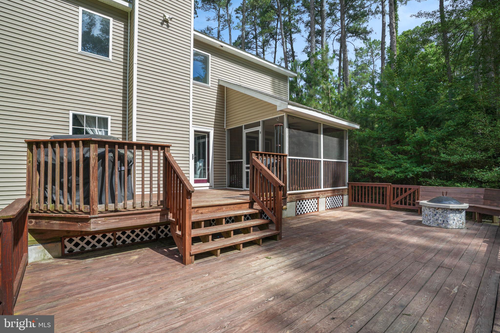 CAPTAIN'S COVE - Residential