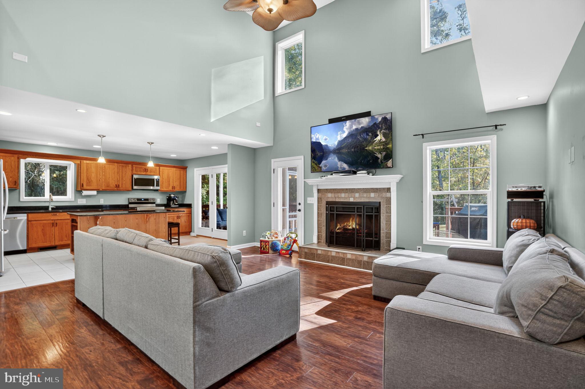 CAPTAIN'S COVE - Residential