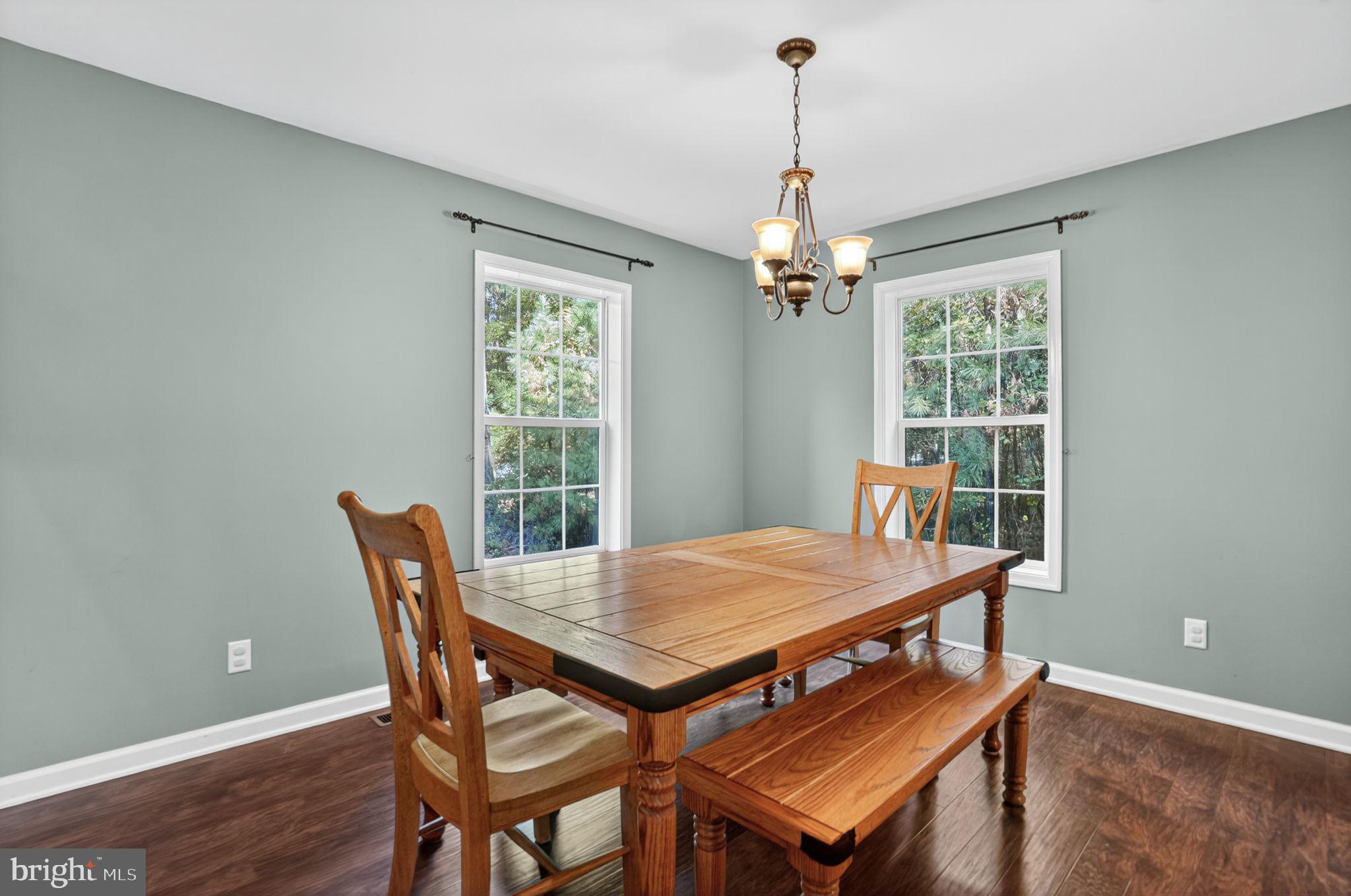 CAPTAIN'S COVE - Residential