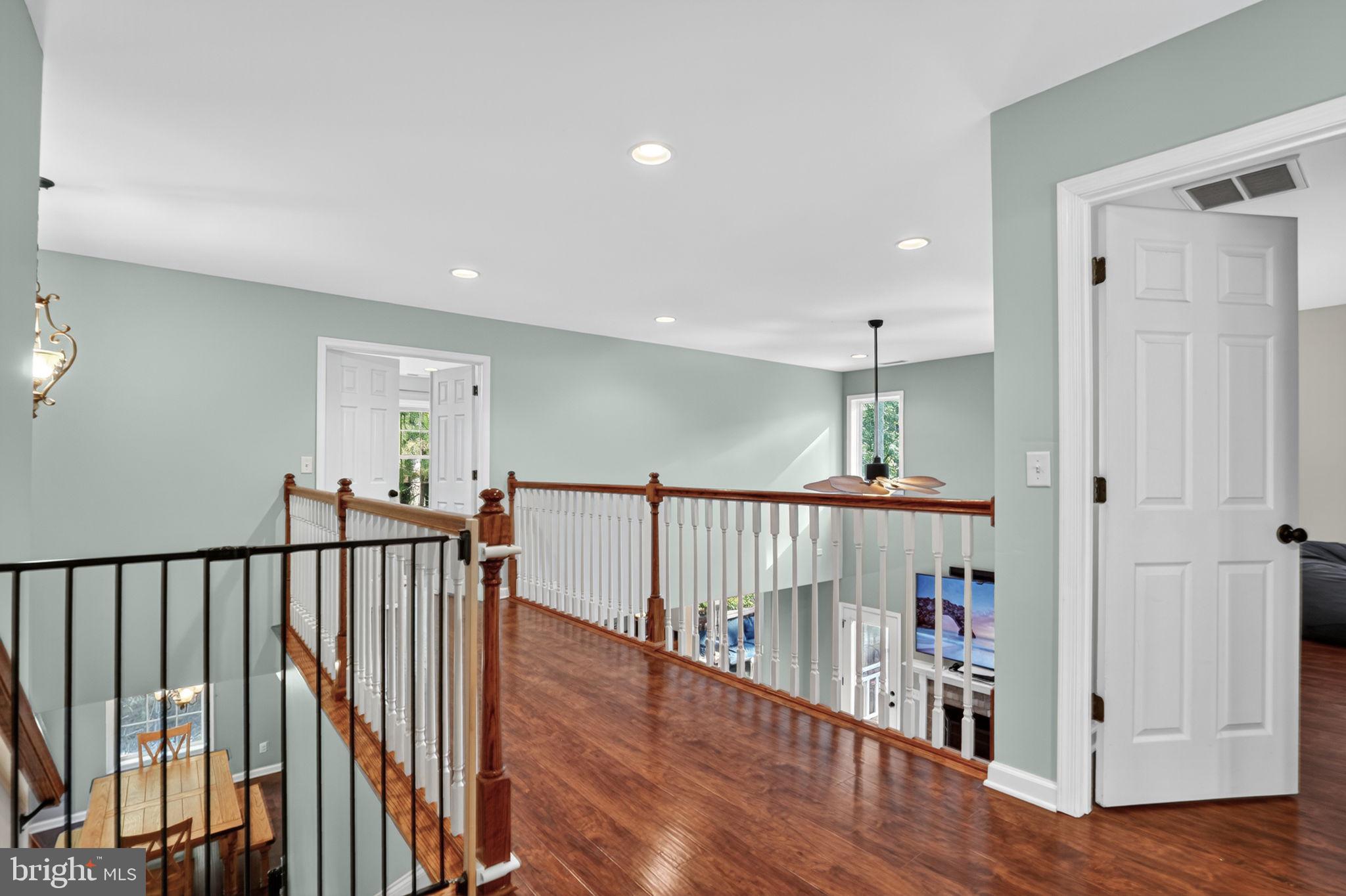 CAPTAIN'S COVE - Residential