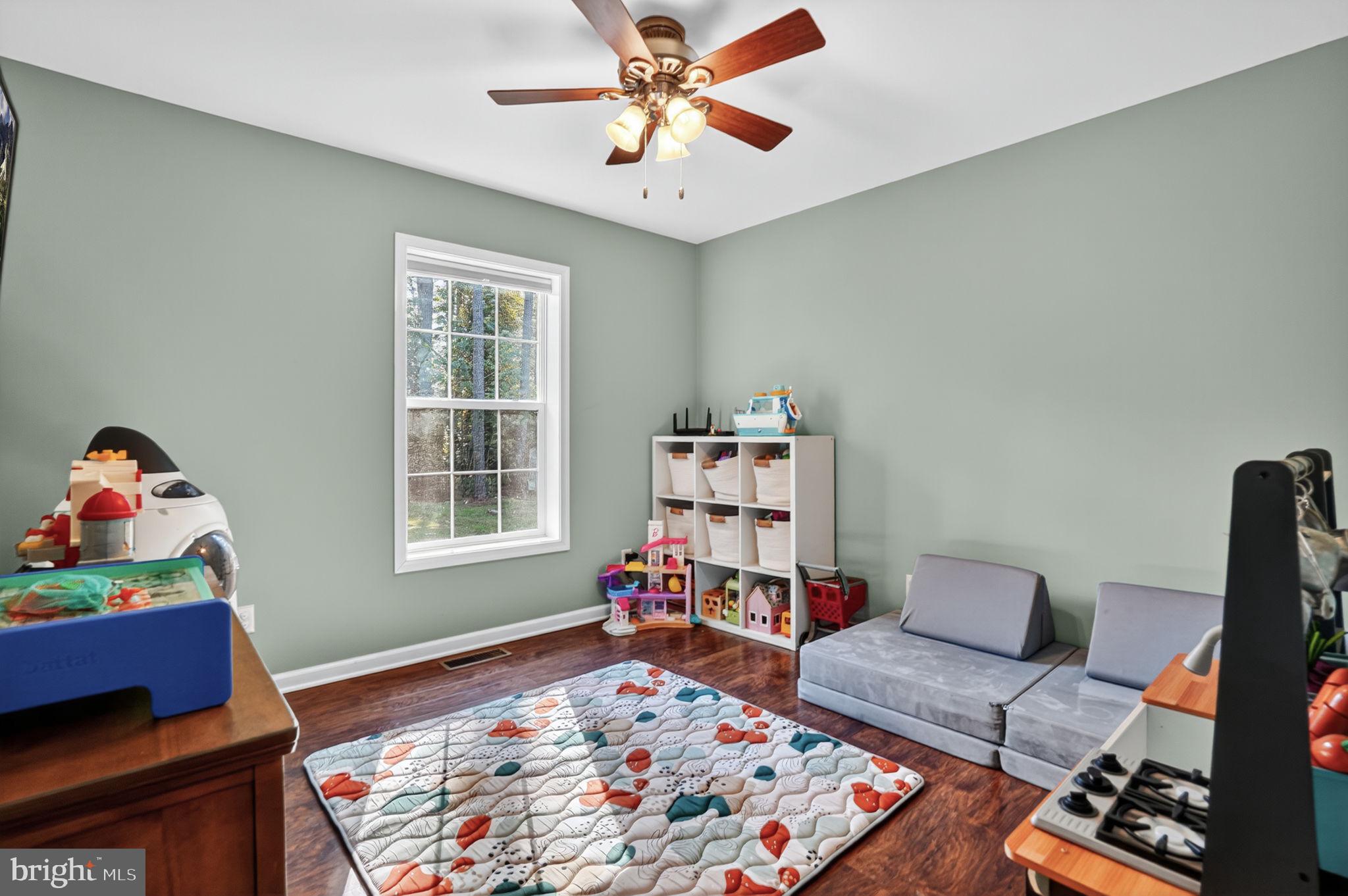 CAPTAIN'S COVE - Residential