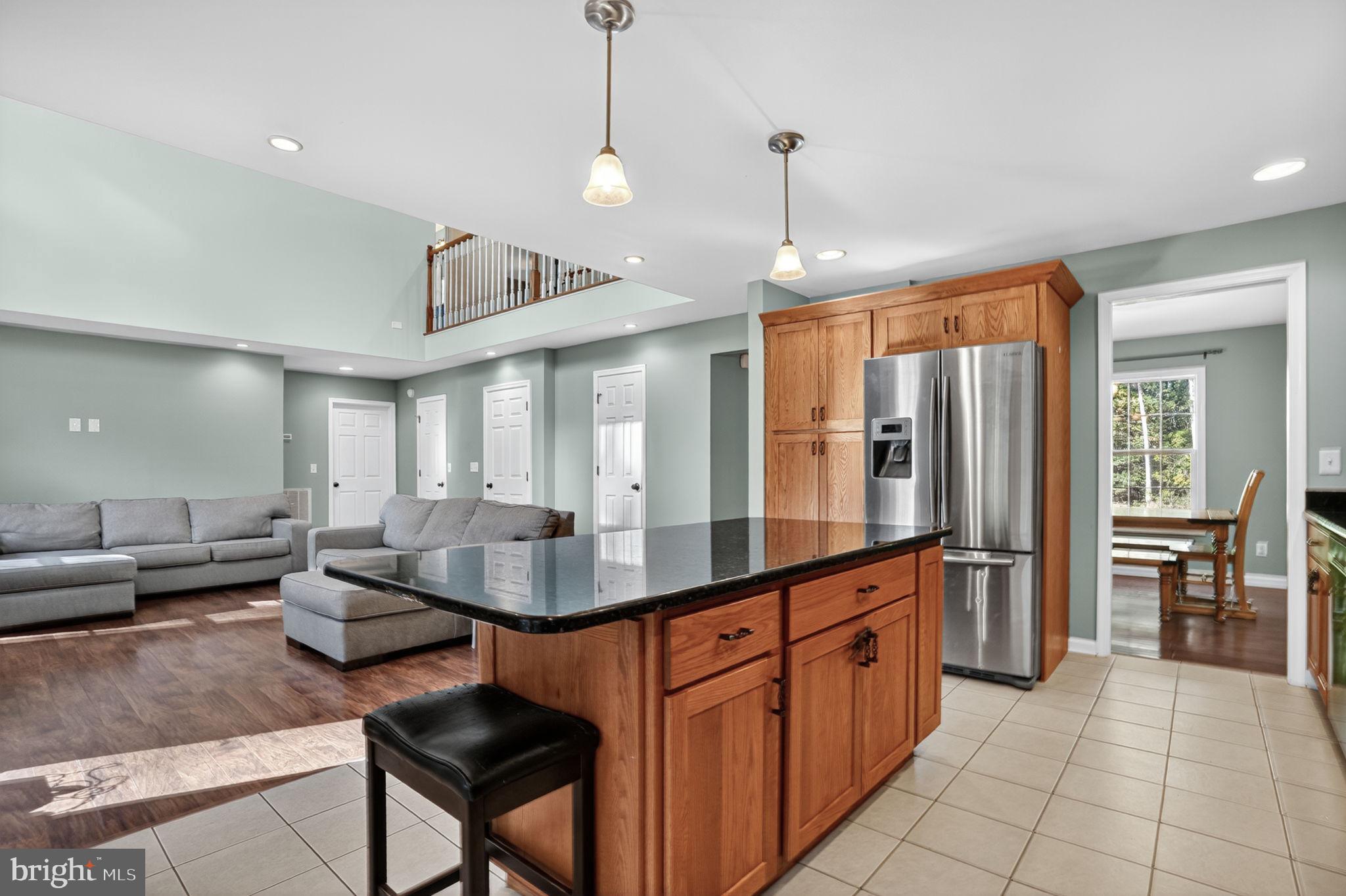 CAPTAIN'S COVE - Residential