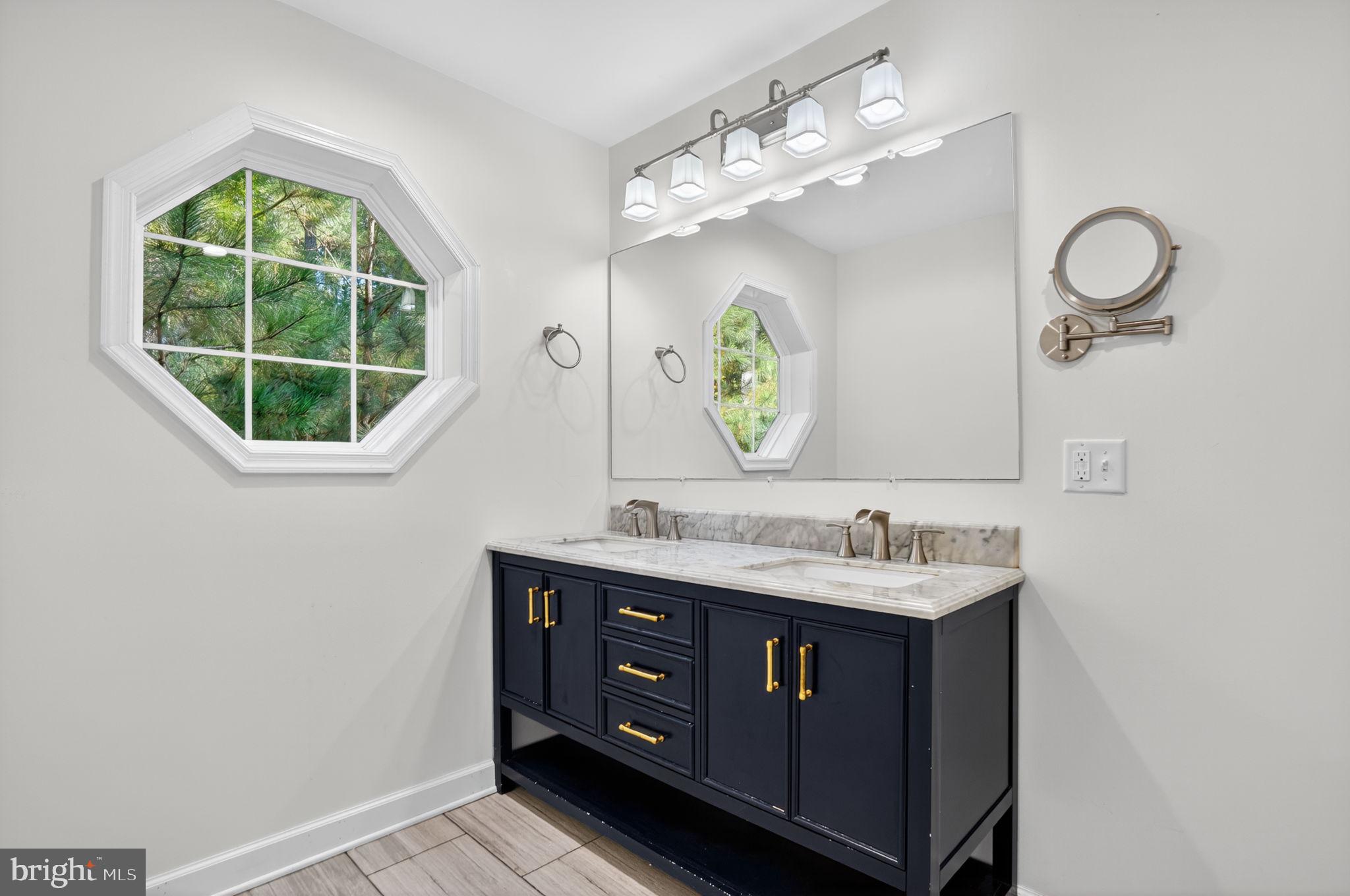 CAPTAIN'S COVE - Residential