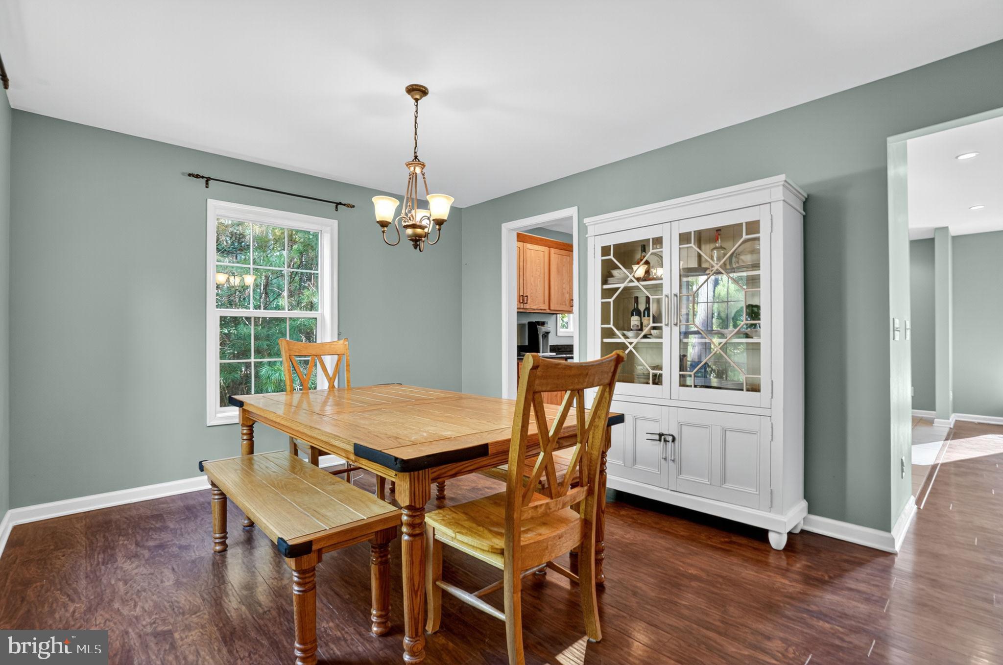 CAPTAIN'S COVE - Residential