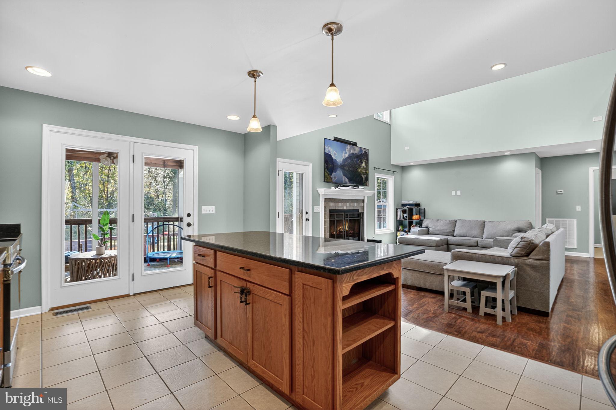 CAPTAIN'S COVE - Residential