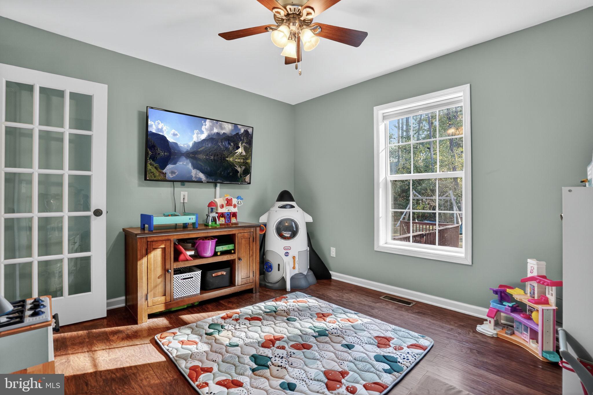 CAPTAIN'S COVE - Residential