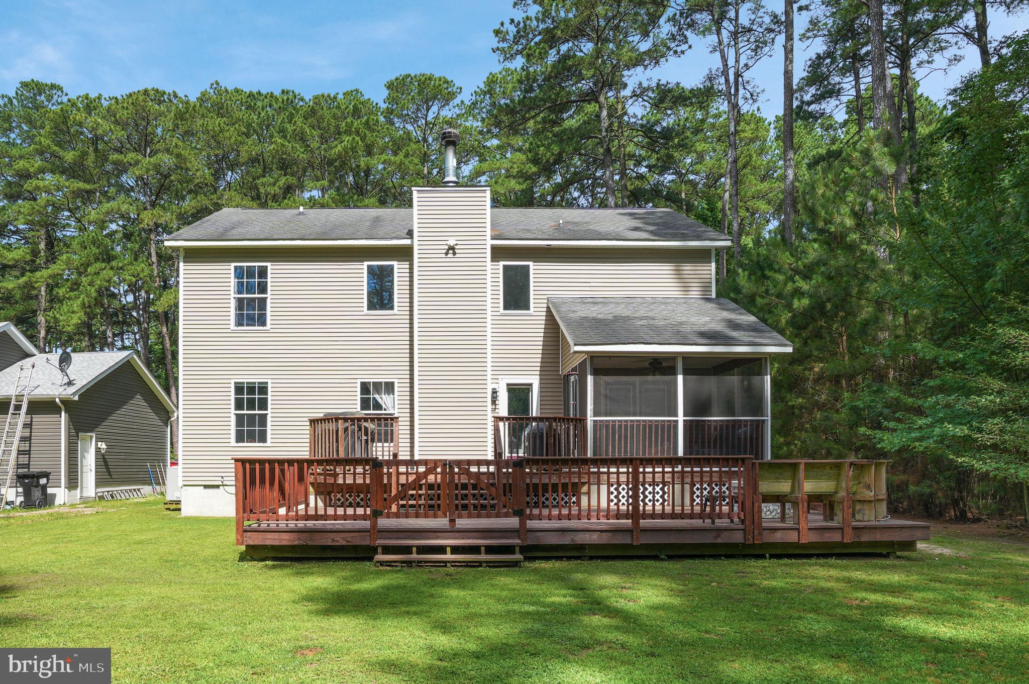 CAPTAIN'S COVE - Residential