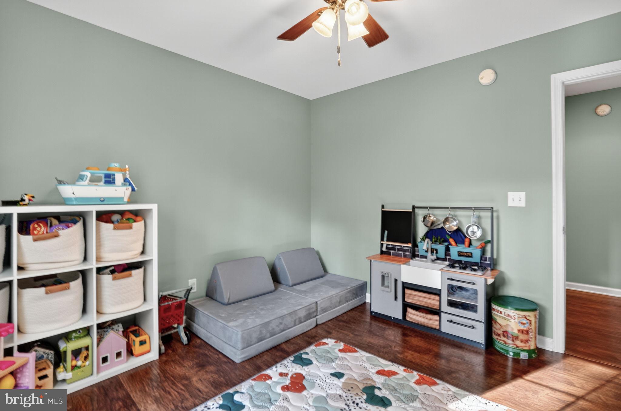 CAPTAIN'S COVE - Residential