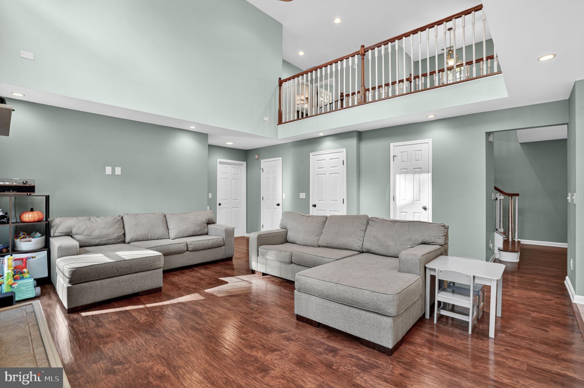 CAPTAIN'S COVE - Residential