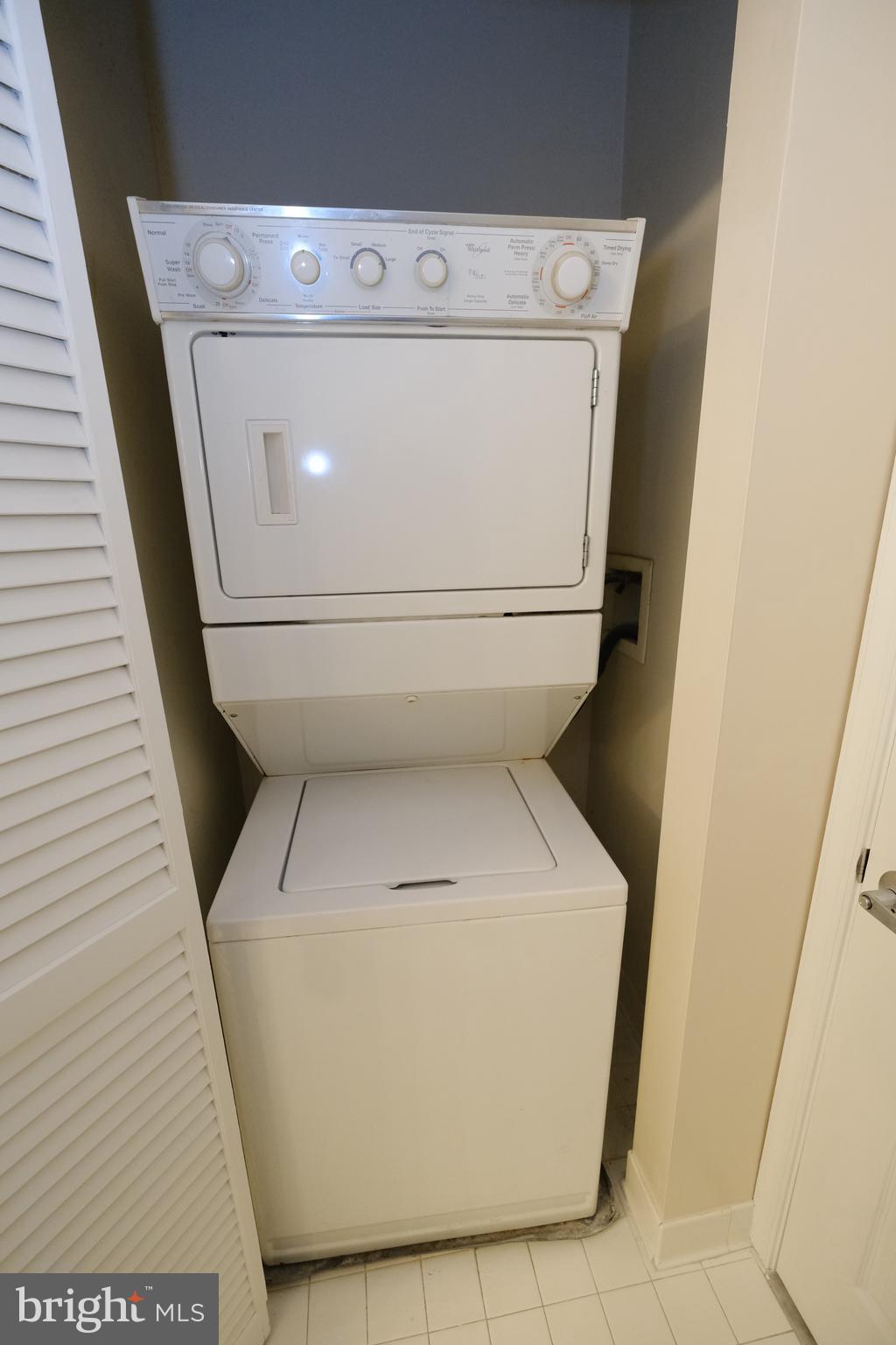 PIERSIDE AT HARBORVIEW - Residential Lease
