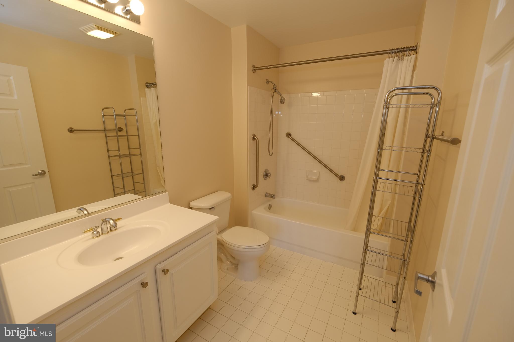 PIERSIDE AT HARBORVIEW - Residential Lease