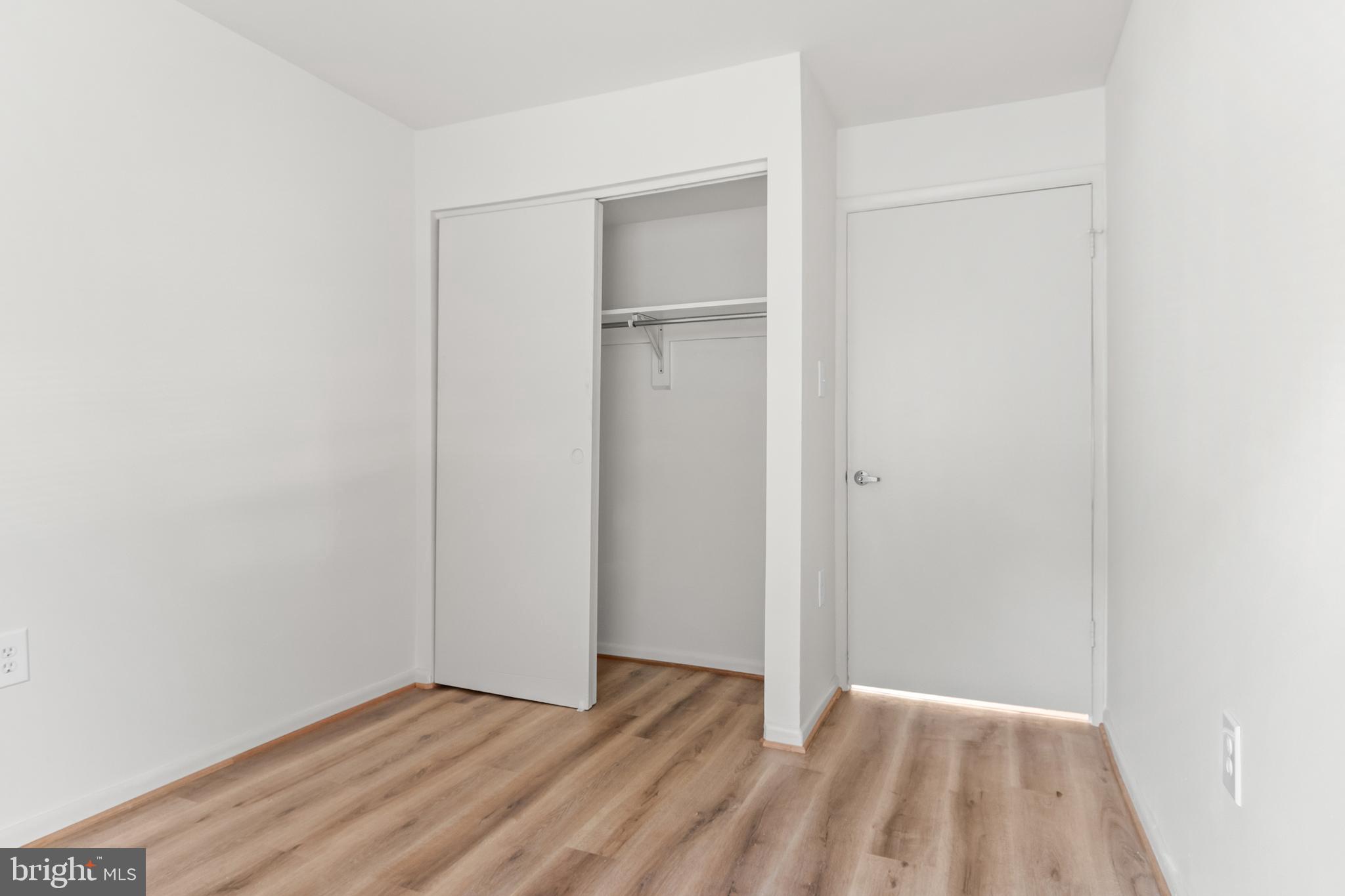 BURKE CENTRE STATION COMMONS - Residential